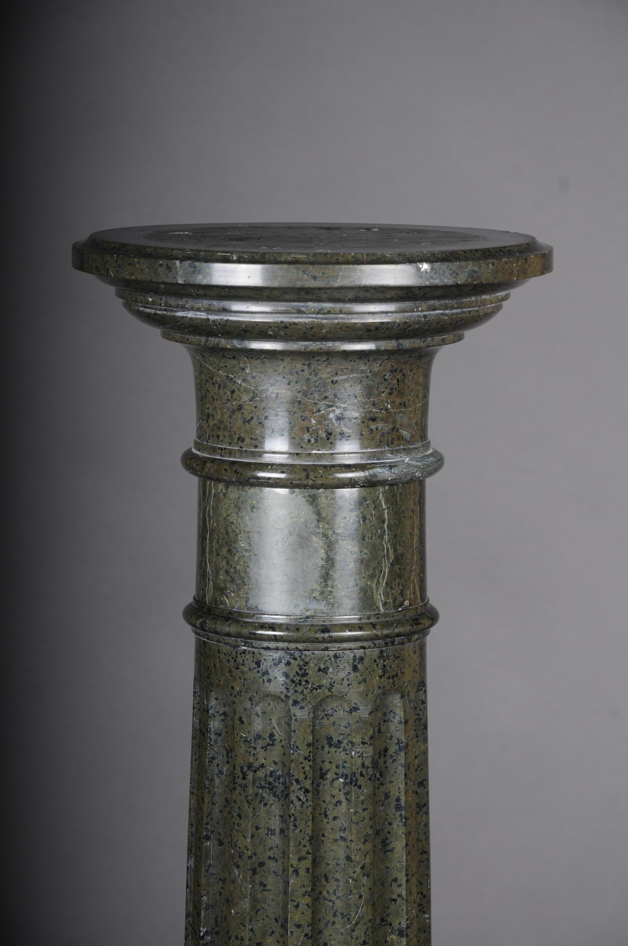 Fait main Columne en granit classique du 19ème siècle en vente