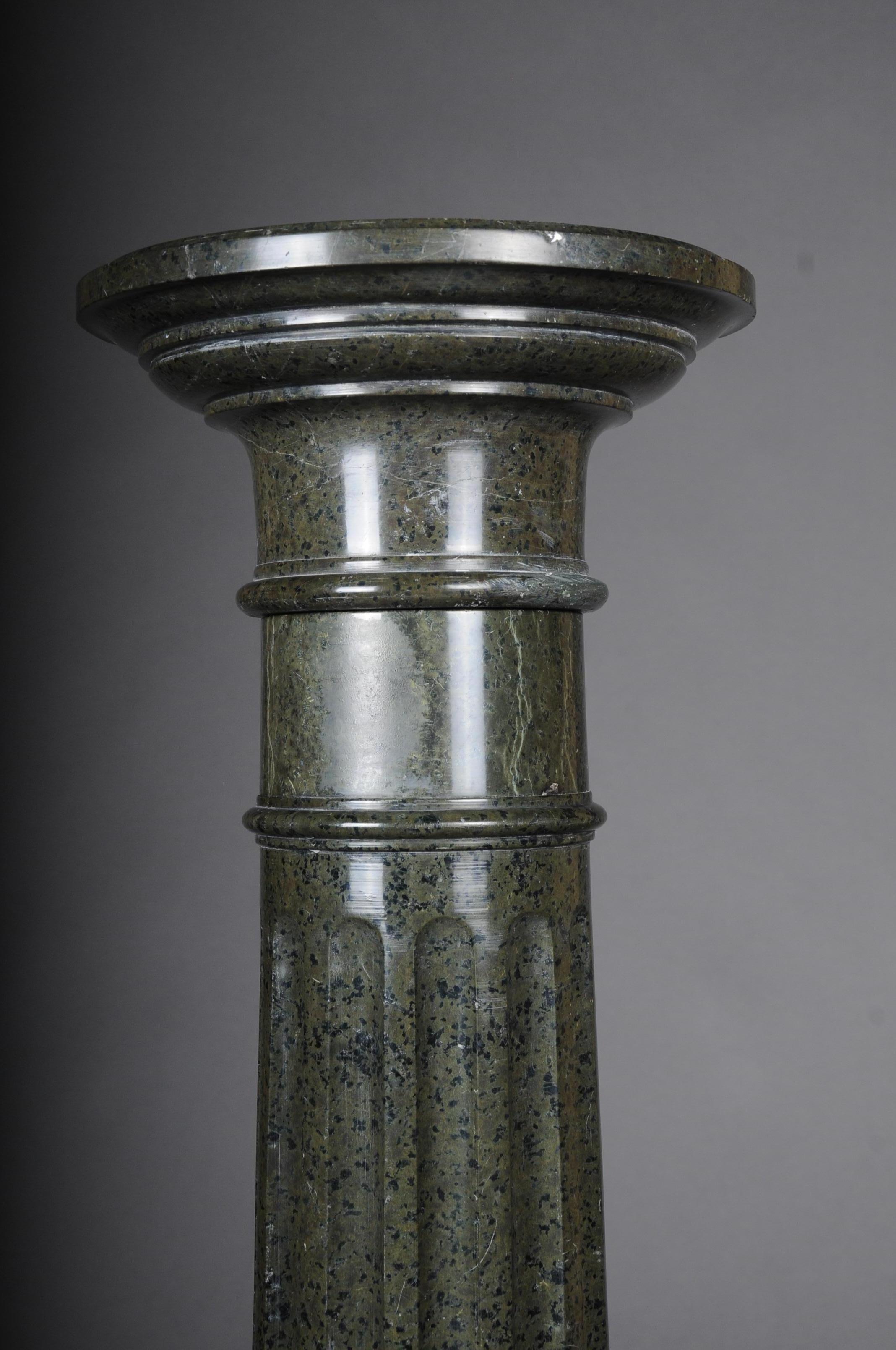 Columne en granit classique du 19ème siècle en vente 2