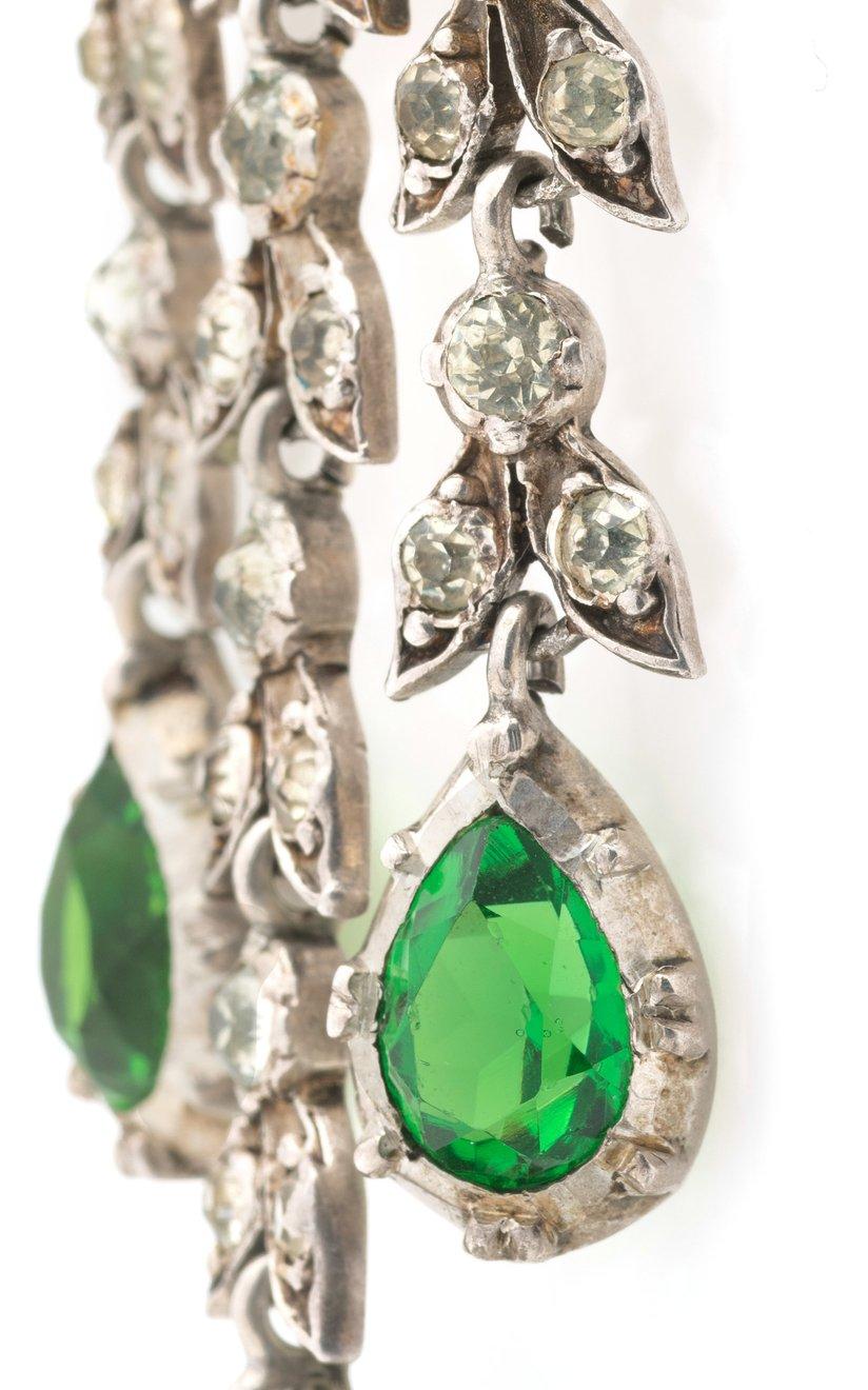 Klare und smaragdgrüne Girandole-Kronleuchter-Ohrringe aus dem 19. im Zustand „Gut“ im Angebot in New York, NY