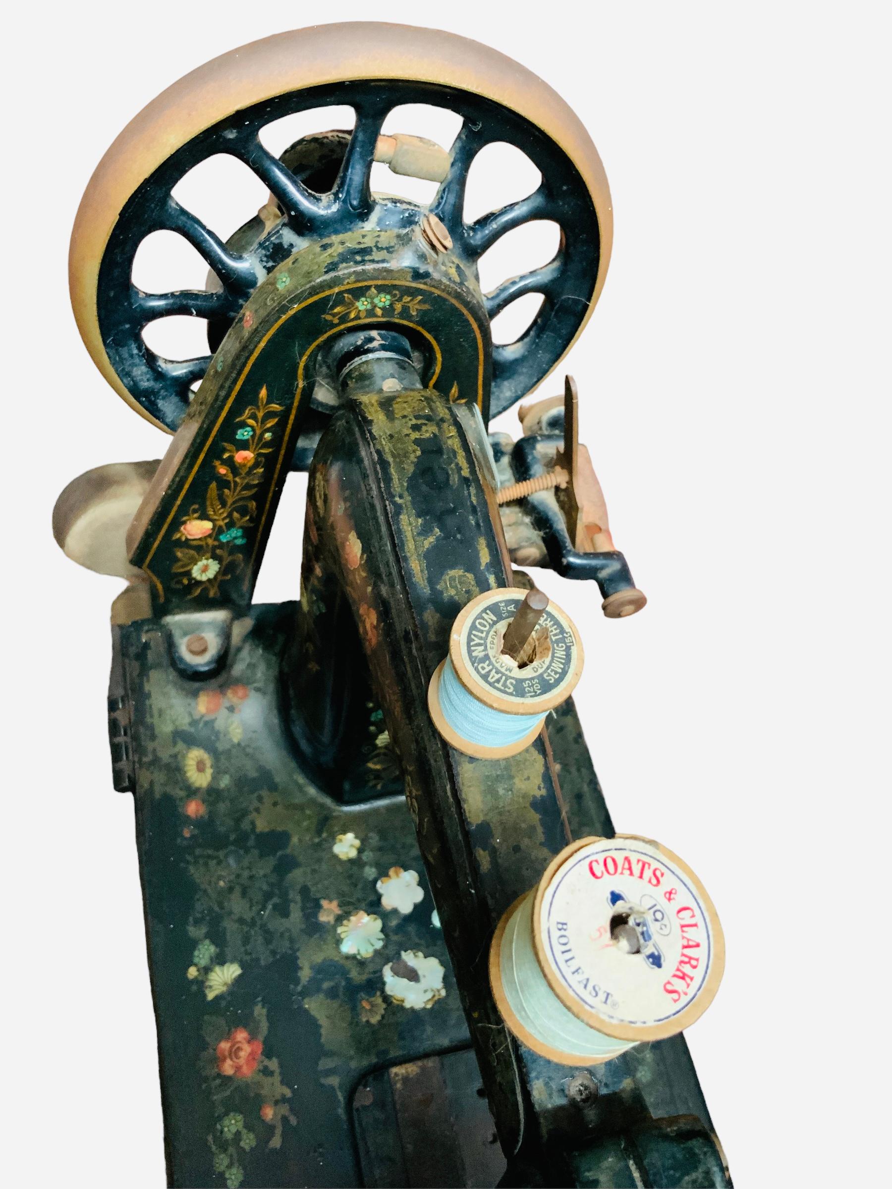 19th Century Clemens Muller Sewing Machine In Good Condition For Sale In Guaynabo, PR