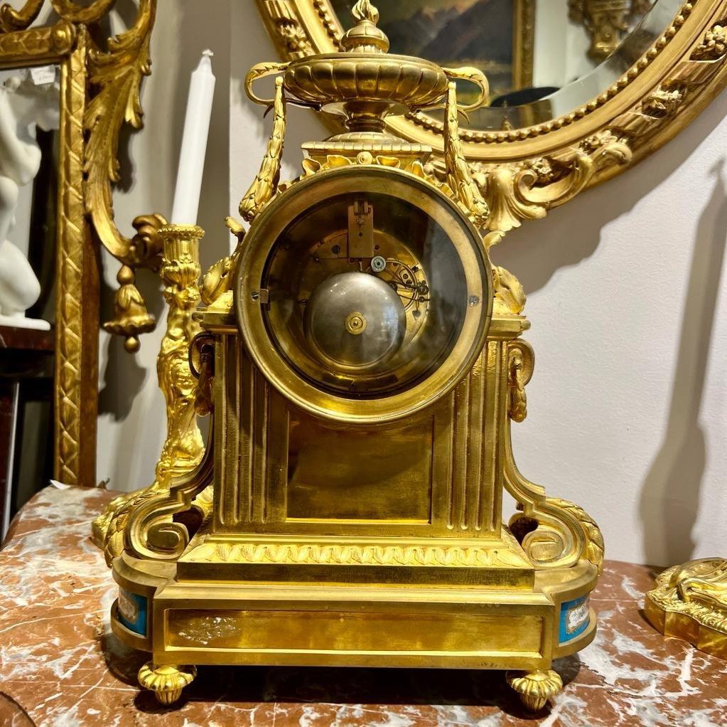 19th Century Clock in Gilt Bronze with a Porcelain Plate from Sévres For Sale 3