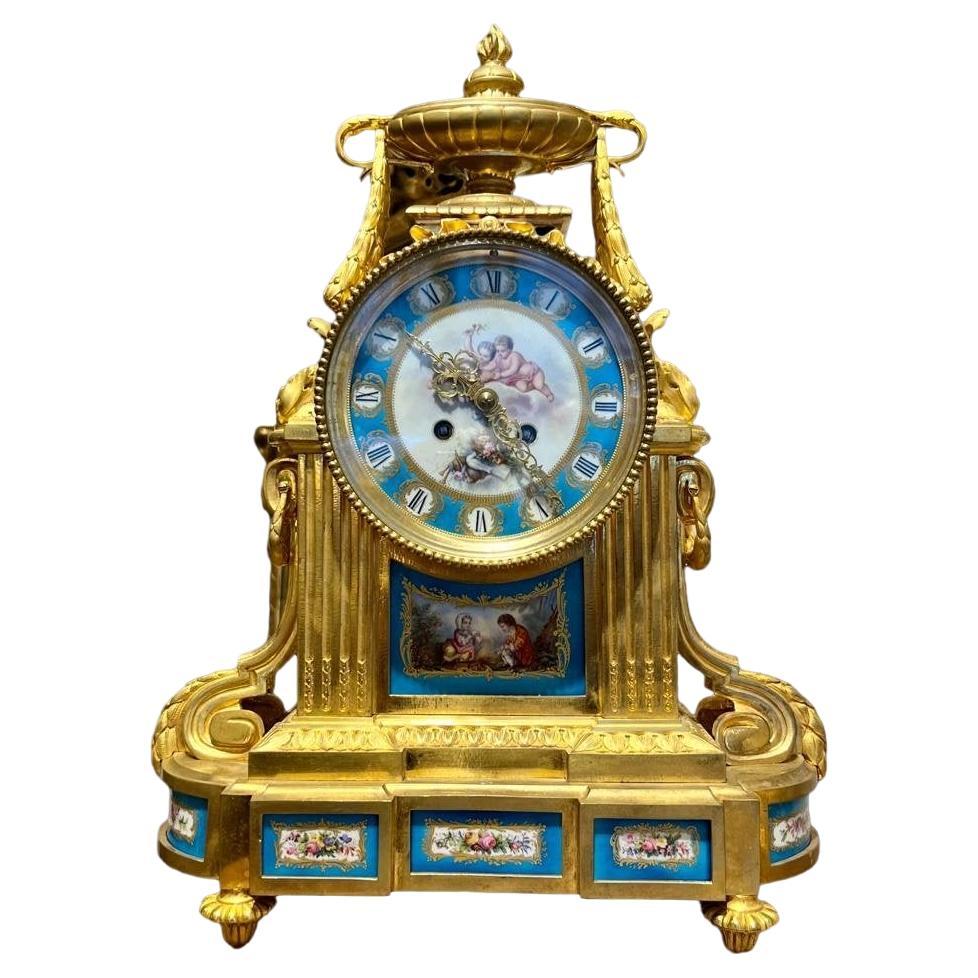 19th Century Clock in Gilt Bronze with a Porcelain Plate from Sévres For Sale