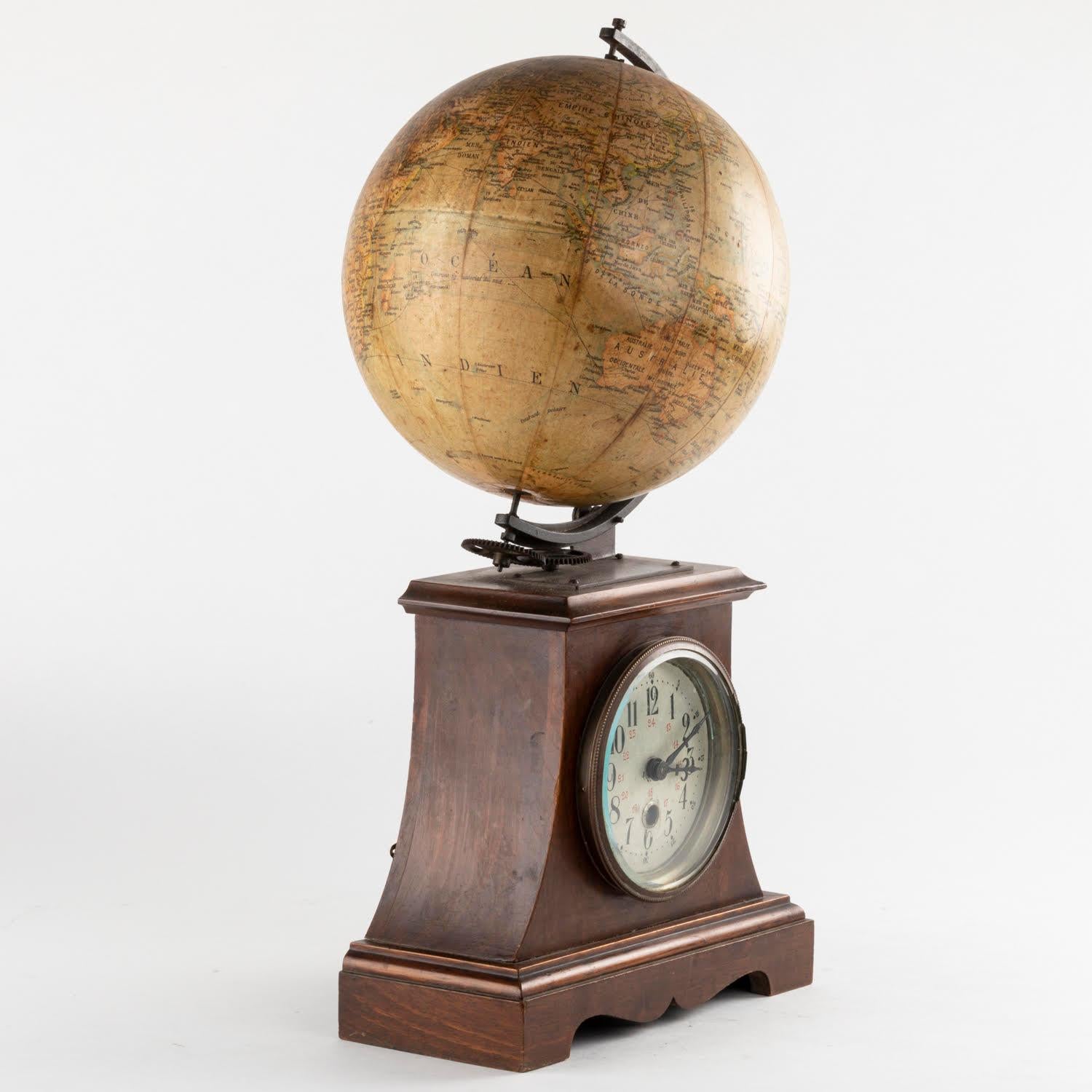 19th Century Clock Surmounted by a Globe, Napoleon III Period. In Good Condition For Sale In Saint-Ouen, FR