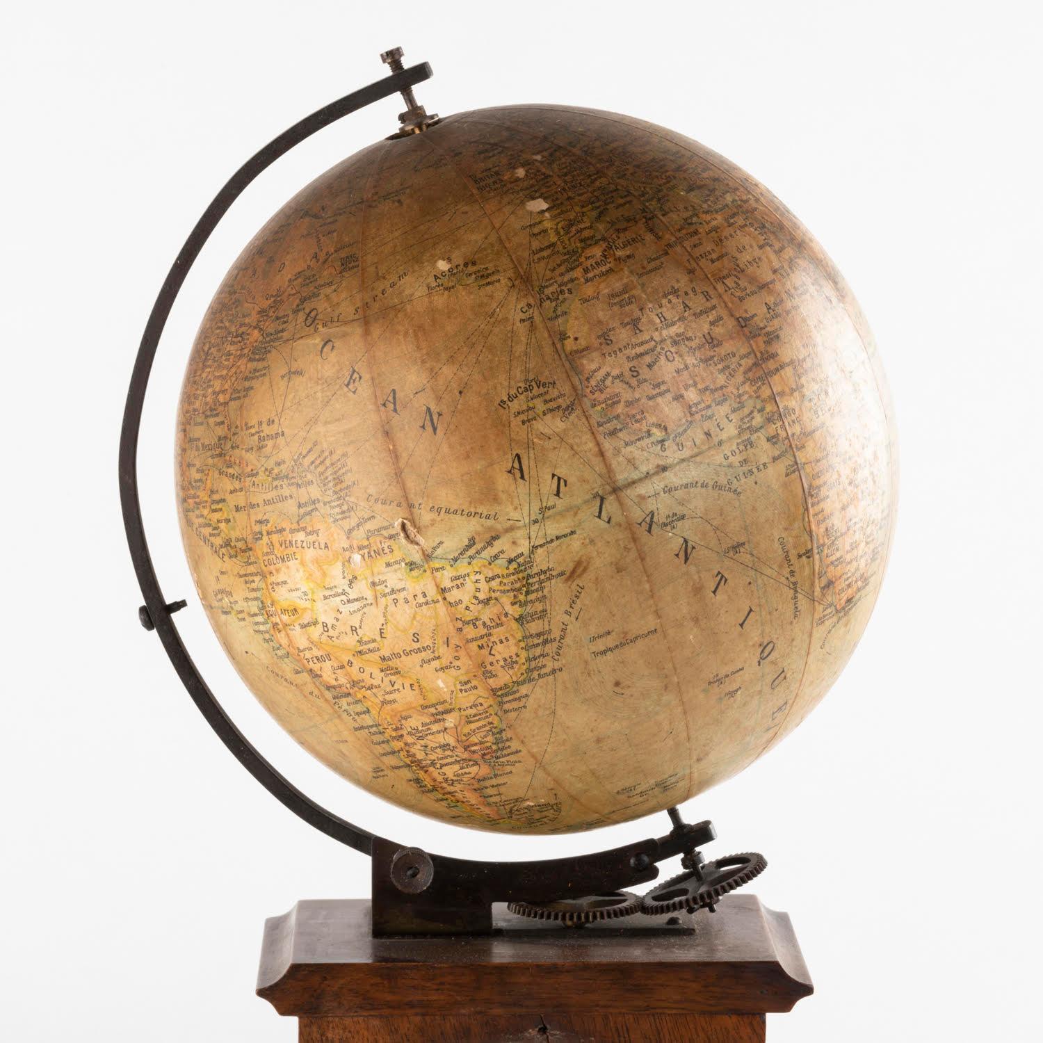 19th Century Clock Surmounted by a Globe, Napoleon III Period. For Sale 2