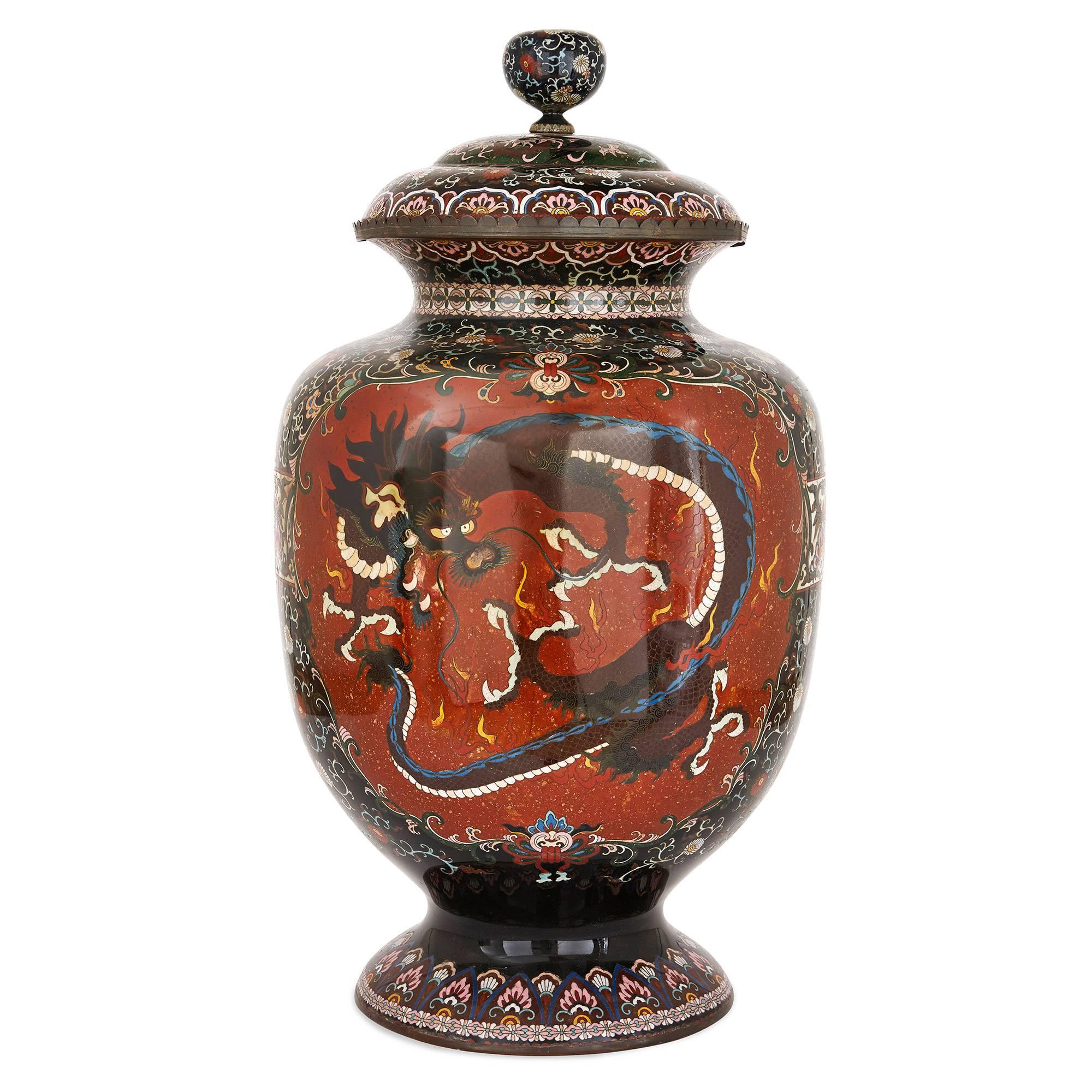 Vase dragon en émail cloisonné du XIXe siècle, période Meiji, Japon en vente