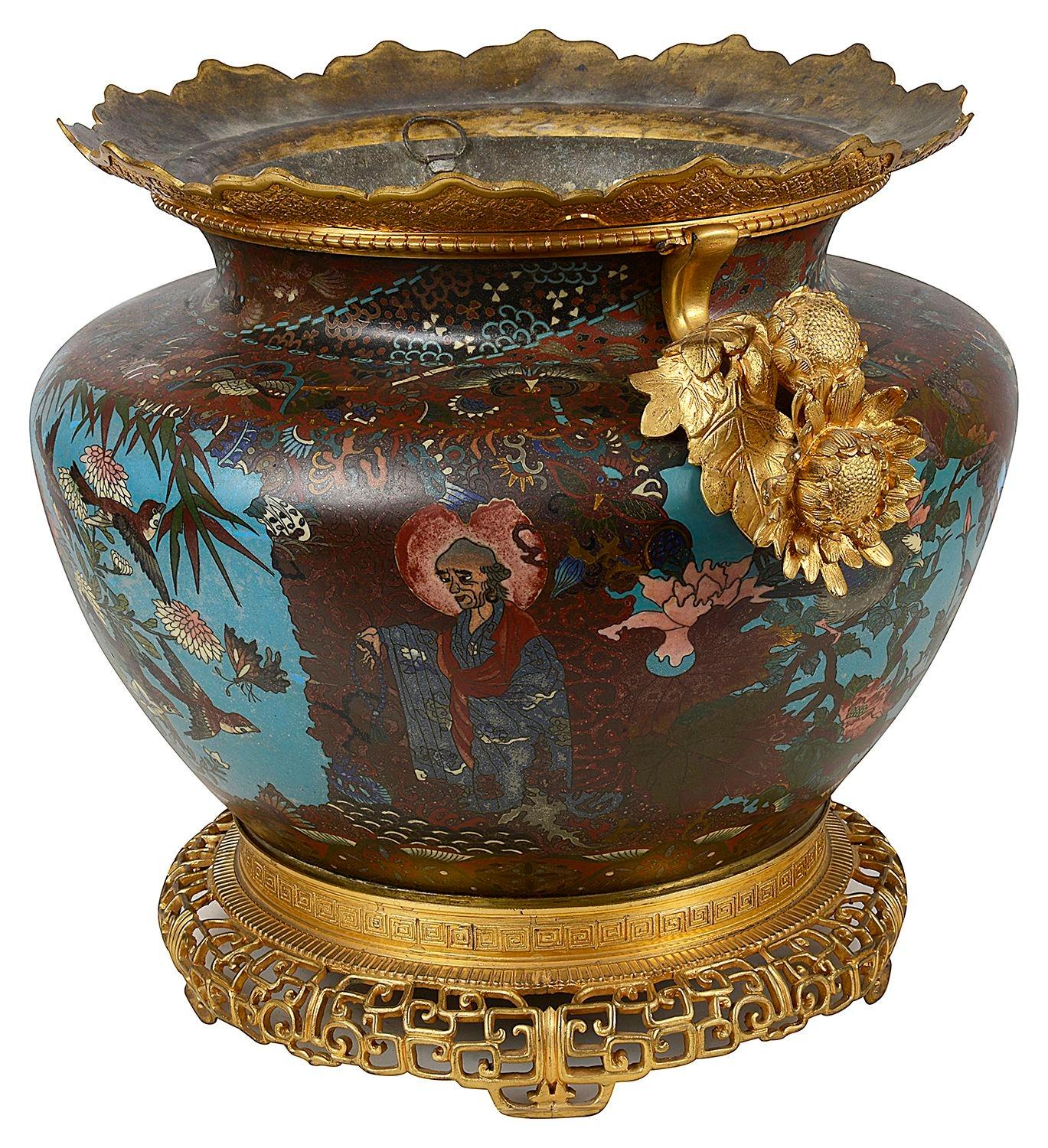 Français Jardinière du 19e siècle en émail cloisonné. en vente