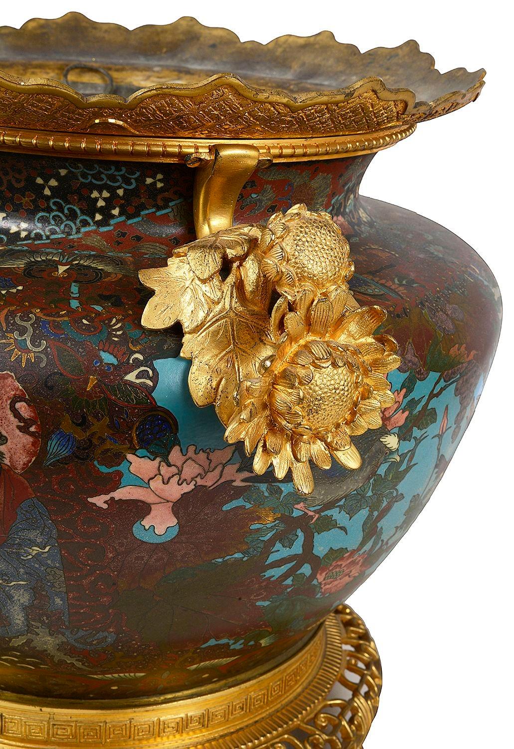 Doré Jardinière du 19e siècle en émail cloisonné. en vente