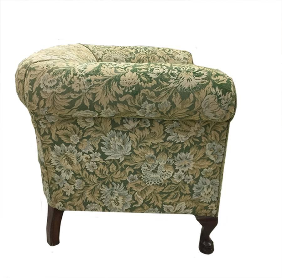  An 19th Century club roll armchair

A club with high roll arms with green floral fabric upholstery
19th century.
 
Measures: Height 73 cm
Seat height 45 cm
Width 96 cm
Depth 50 cm.

 