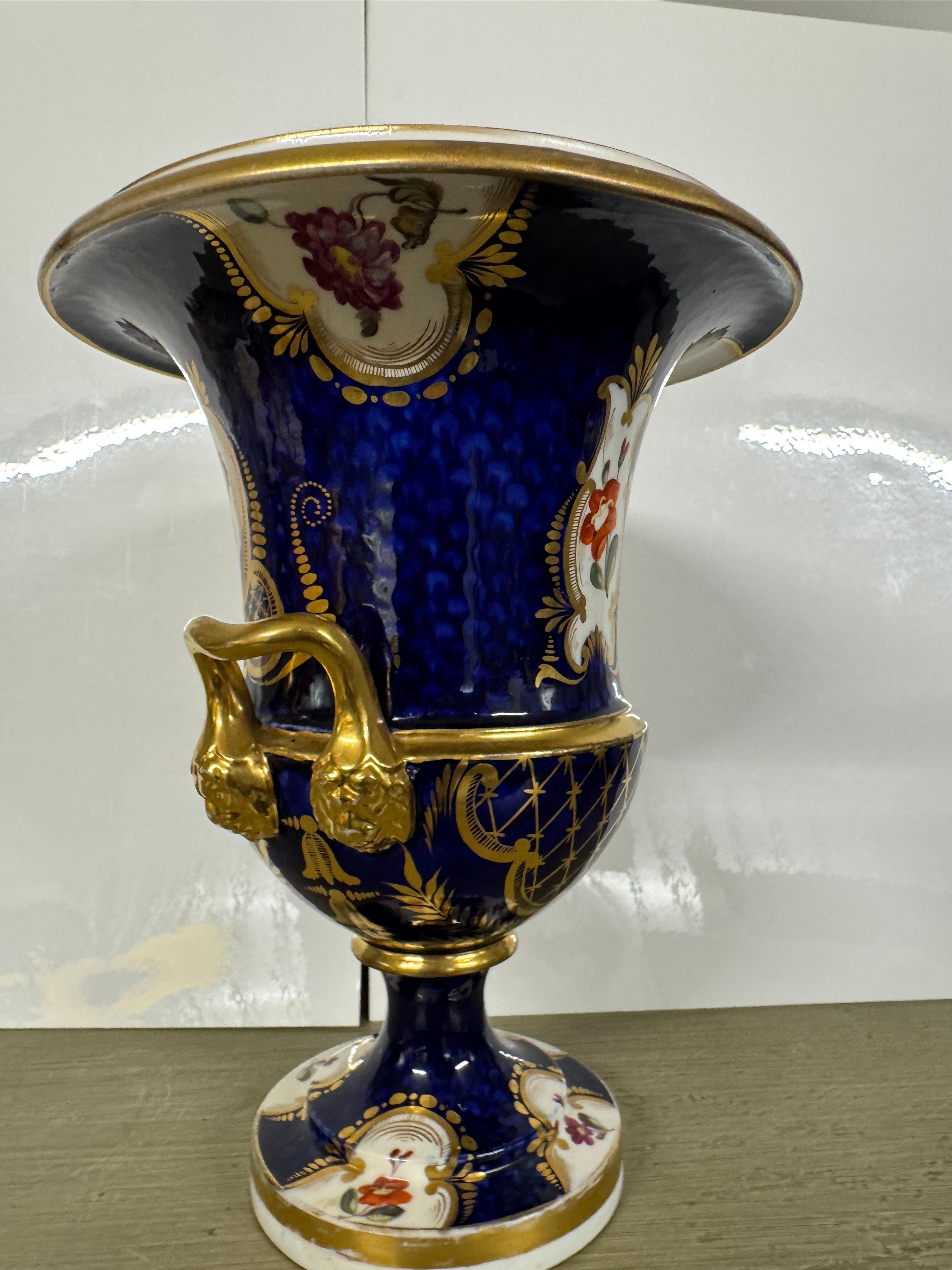 Porcellana Urna di Campagna del XIX secolo in vendita