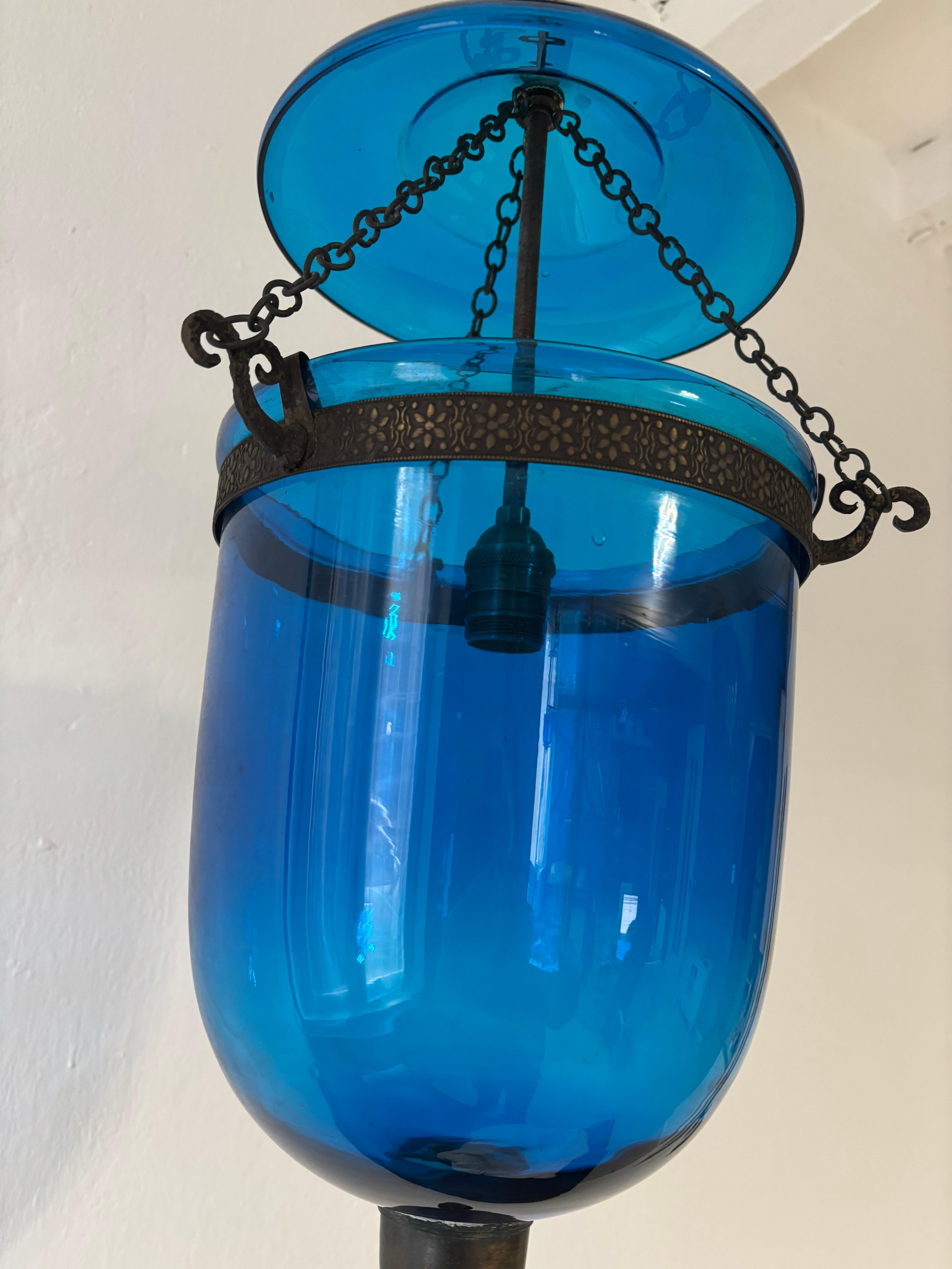 Lanterne à clochettes anglaise du 19e siècle bleu cobalt en vente 4