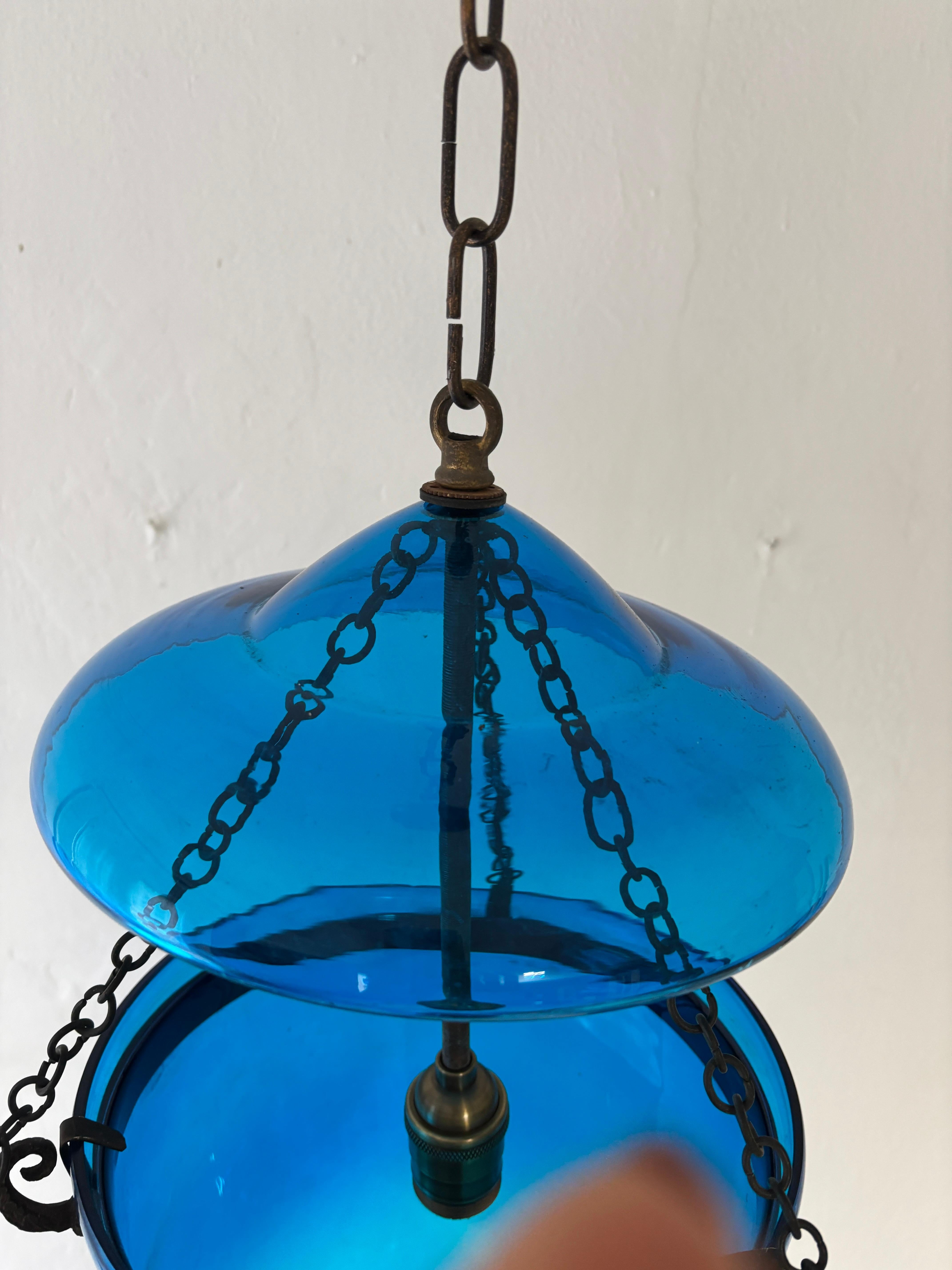 Lanterne à clochettes anglaise du 19e siècle bleu cobalt Bon état - En vente à Firenze, Toscana