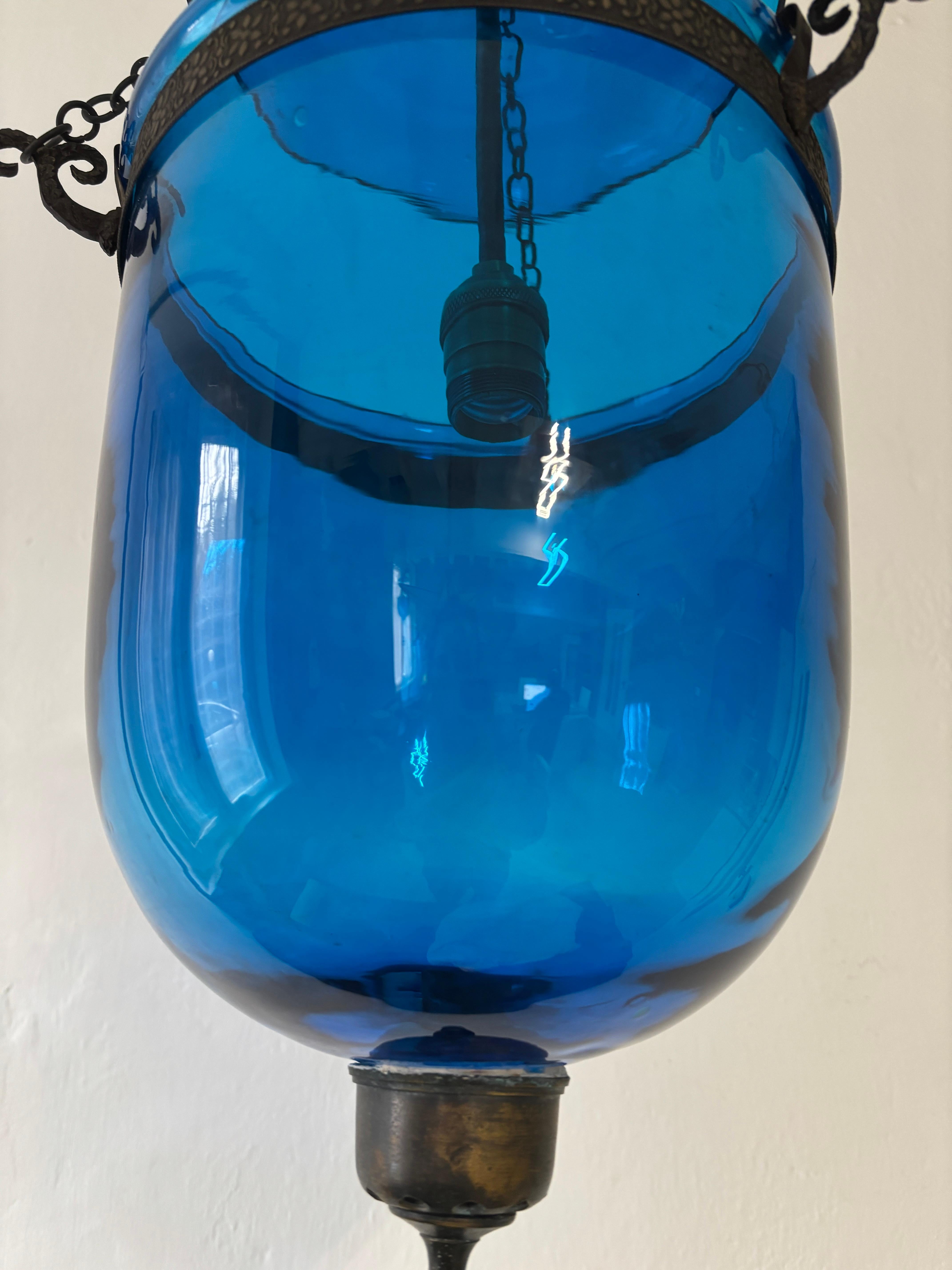 Lanterne à clochettes anglaise du 19e siècle bleu cobalt en vente 2