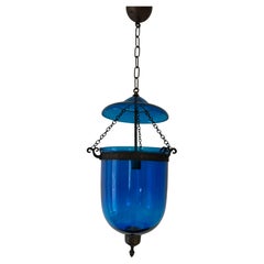 Lámpara inglesa de cristal de campana azul cobalto del siglo XIX