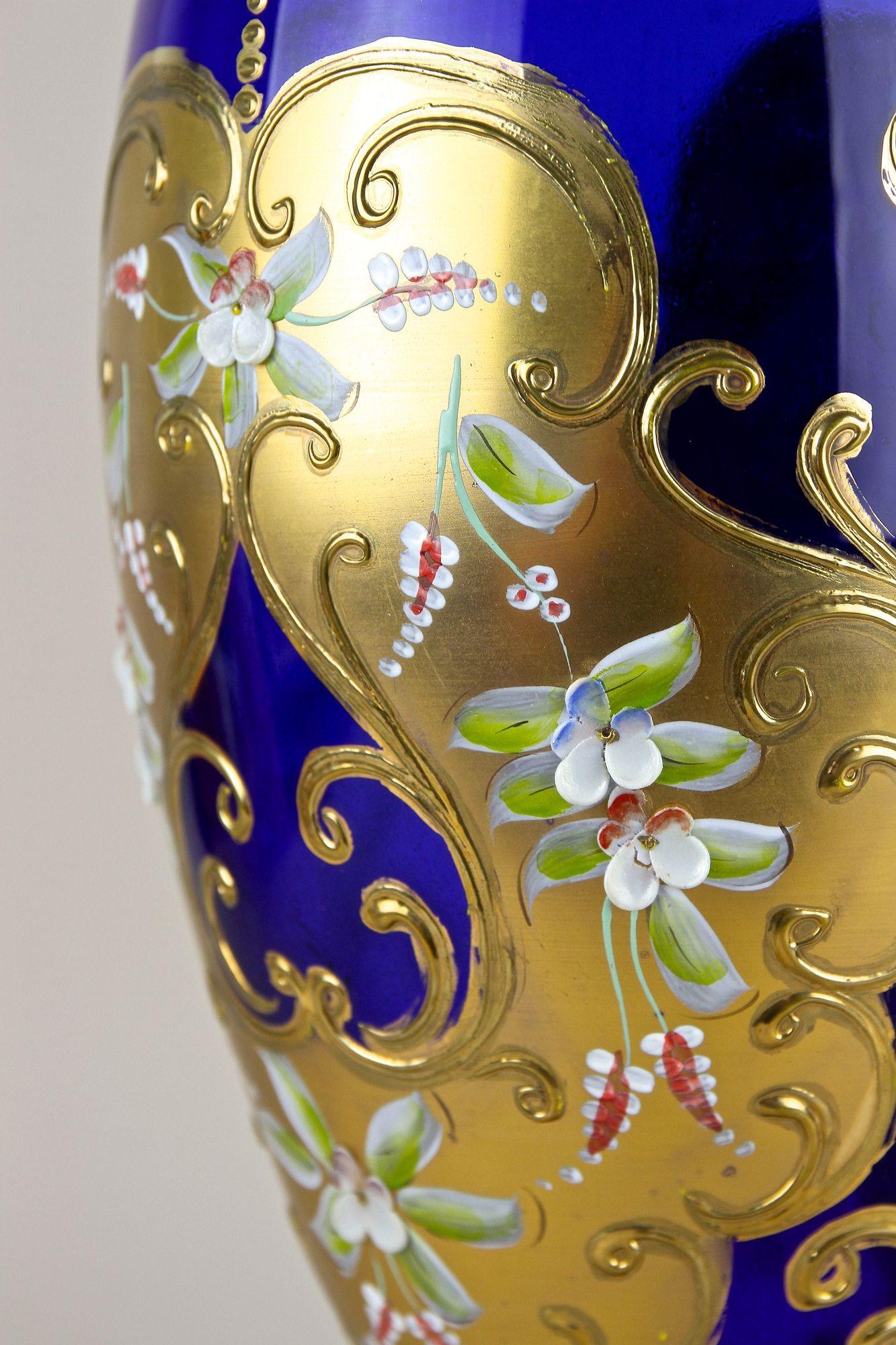 Vaso in vetro dorato blu cobalto del XIX secolo con dipinti a smalto, CZ 1890 ca. in vendita 6