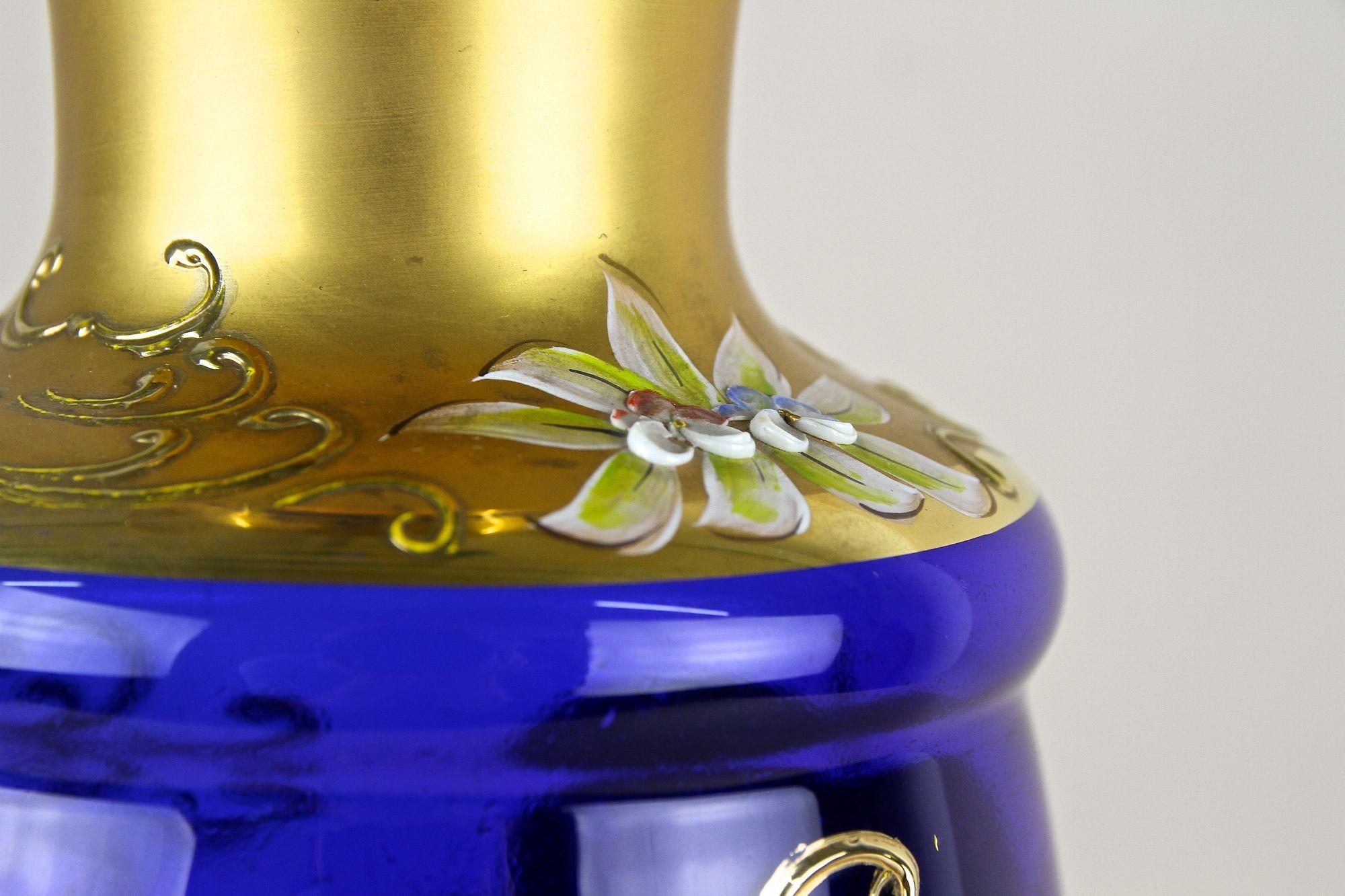 Vaso in vetro dorato blu cobalto del XIX secolo con dipinti a smalto, CZ 1890 ca. in vendita 8