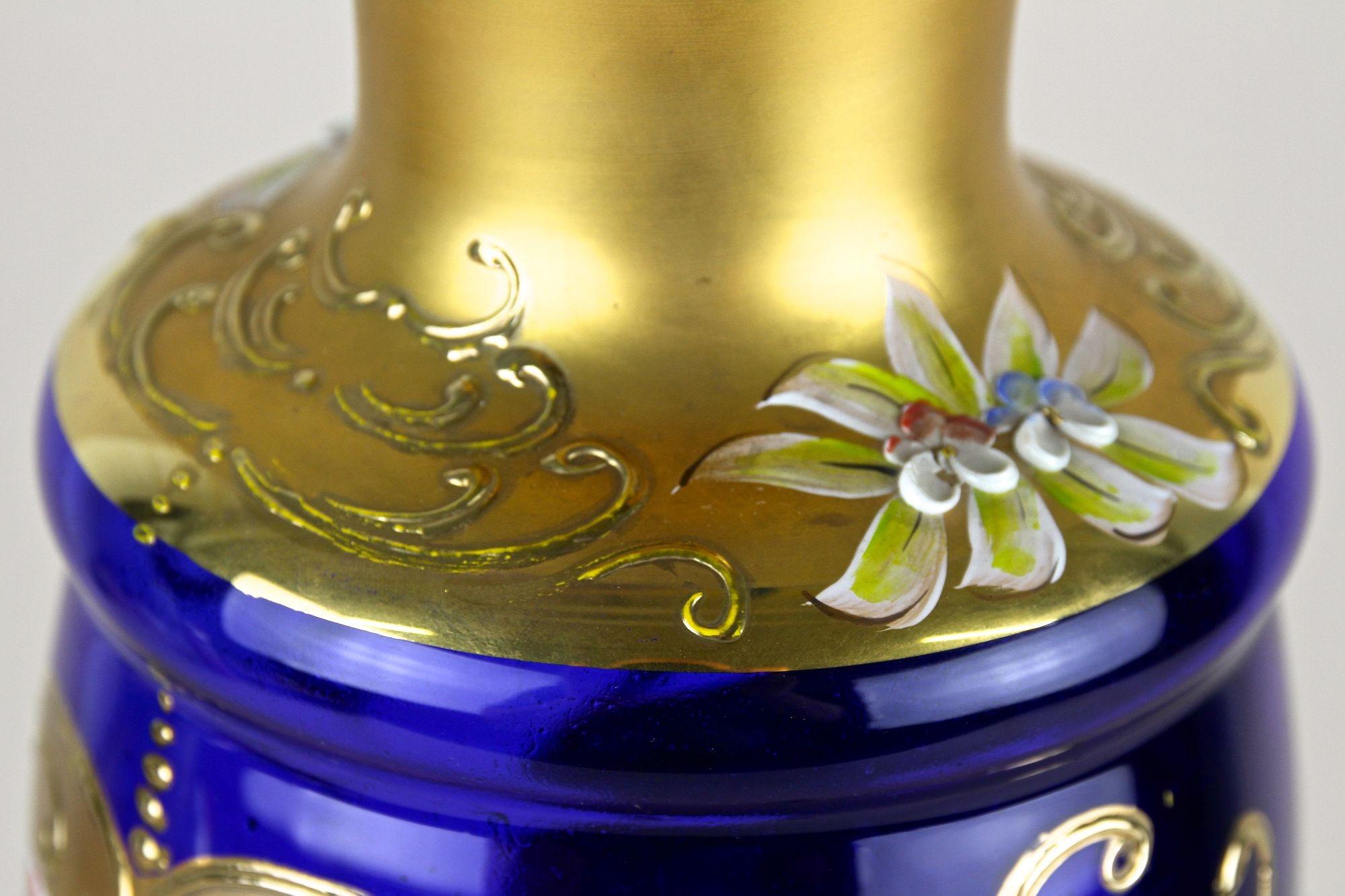Vaso in vetro dorato blu cobalto del XIX secolo con dipinti a smalto, CZ 1890 ca. in vendita 3