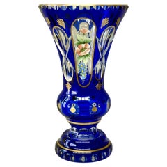 Vase en cristal bleu cobalt avec fleurs en émail du 19e siècle
