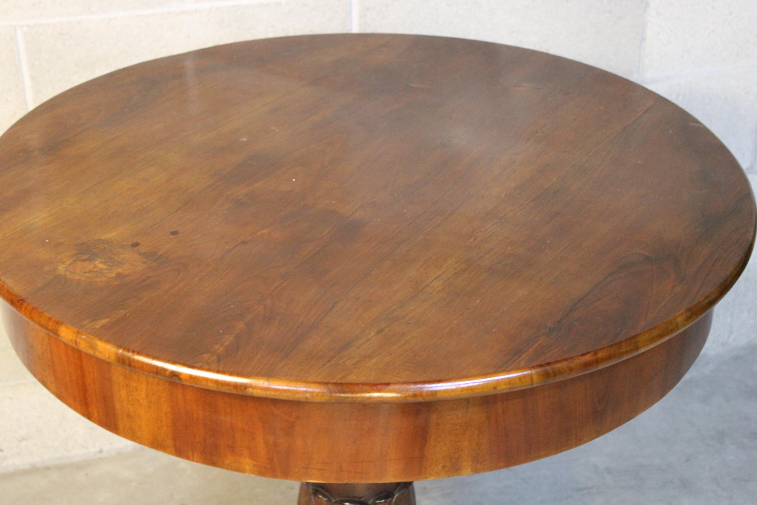 19th Century Round Center Table in Mahogany , Louis Philippe circa 1840 For Sale 6