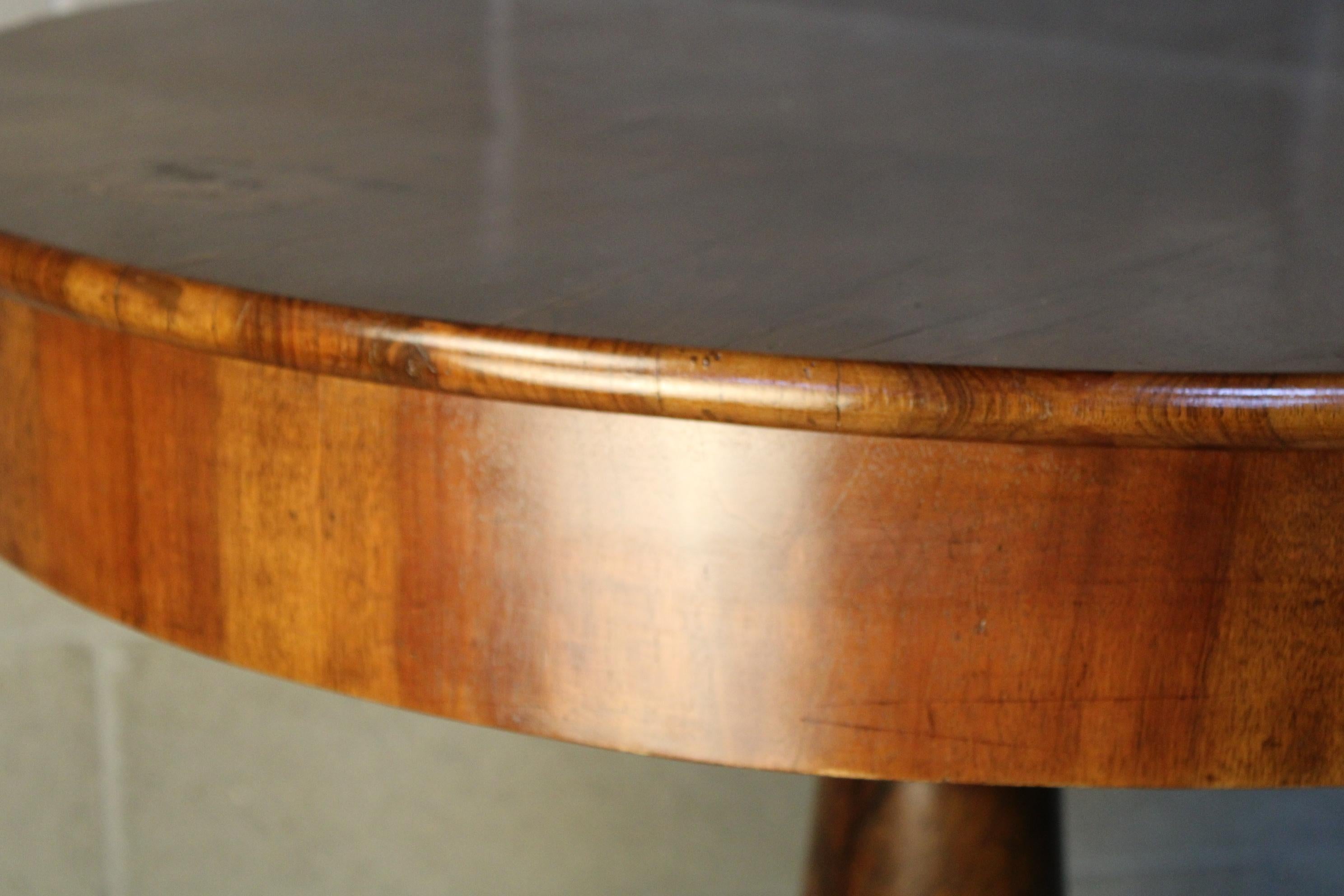 19th Century Round Center Table in Mahogany , Louis Philippe circa 1840 For Sale 9