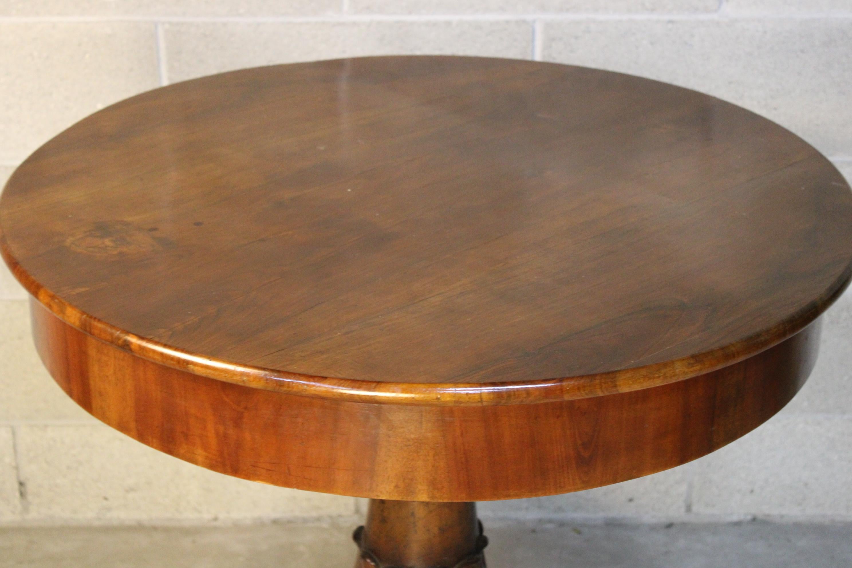 French 19th Century Round Center Table in Mahogany , Louis Philippe circa 1840 For Sale