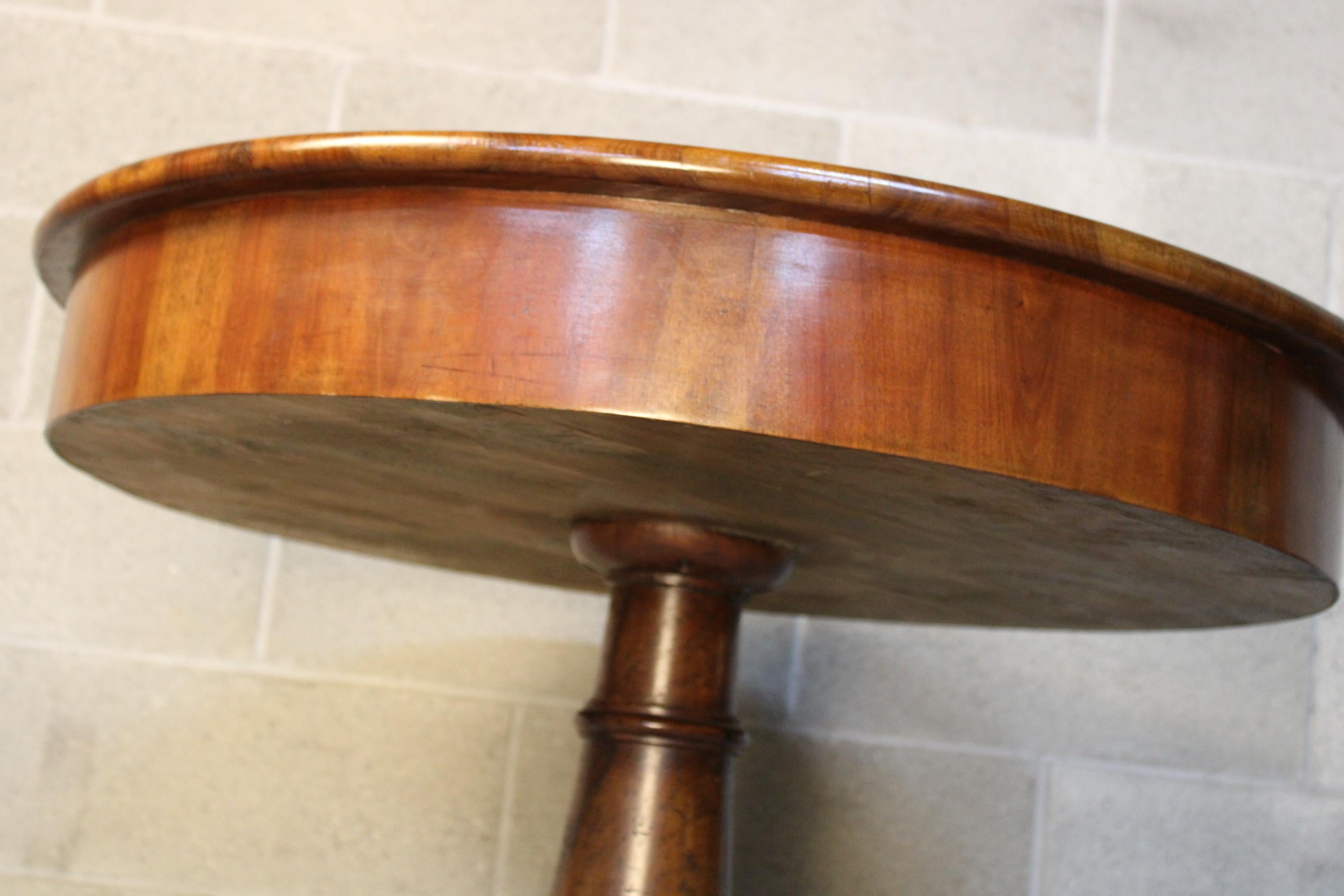 19th Century Round Center Table in Mahogany , Louis Philippe circa 1840 For Sale 3