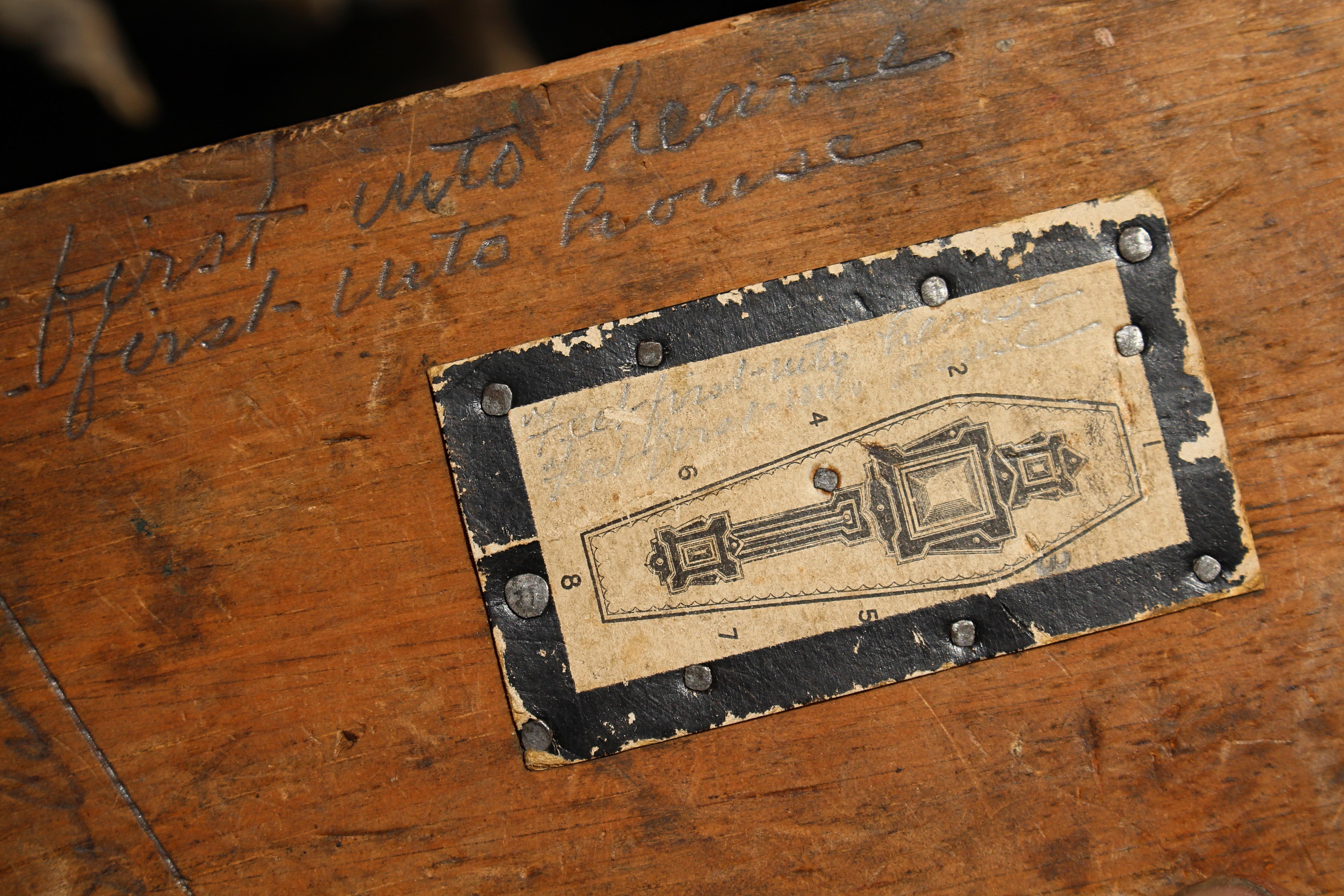 Bara del 19° secolo - Tavola di dimensionamento dei becchini Curio Macabro in vendita 5