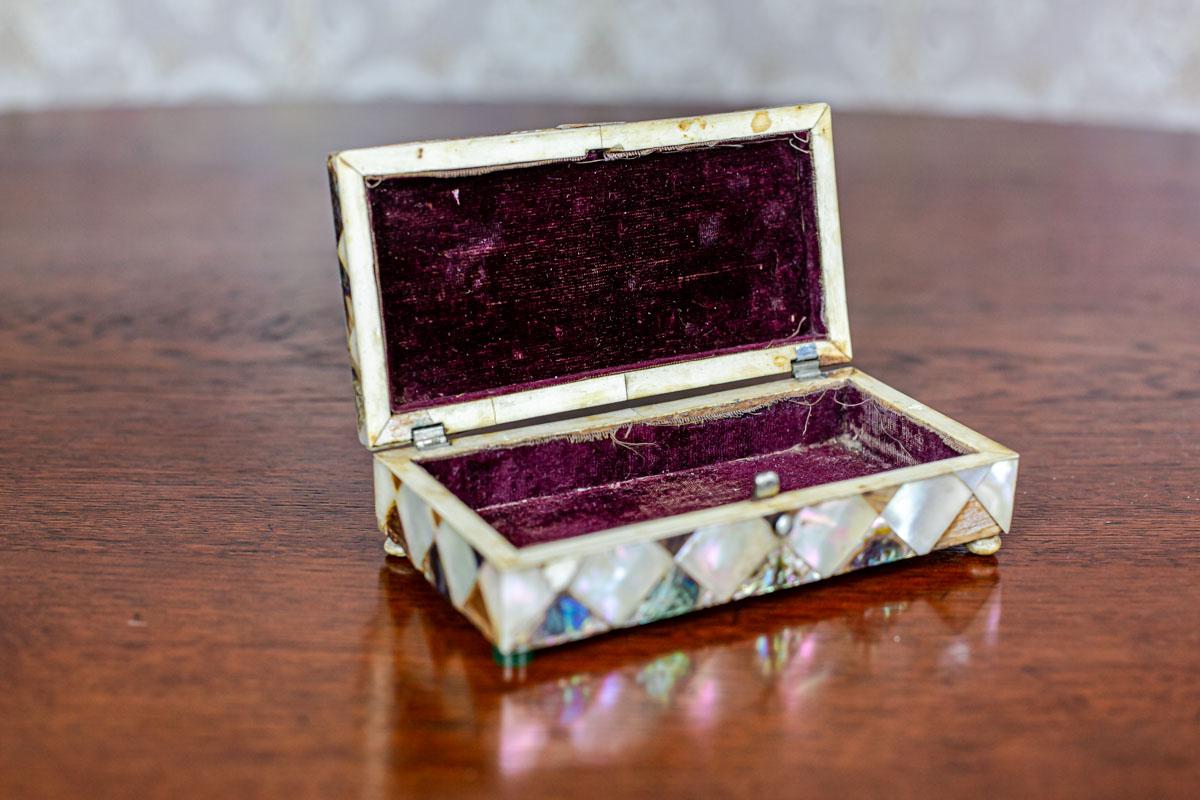 19th Century Coffret with Mother of Pearl For Sale 1