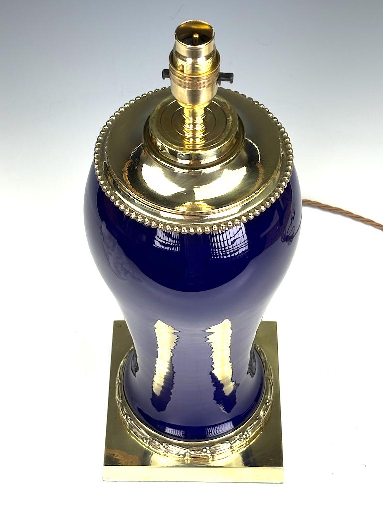 Colbot Keramiklampe aus dem 19. Jahrhundert (umgewandelt von einer Öllampe) - kobaltblau und vergoldet im Angebot 5