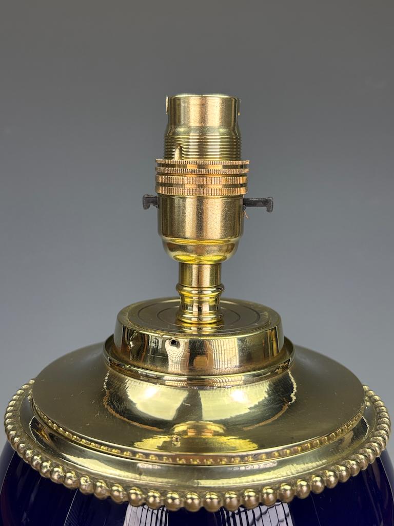 Colbot Keramiklampe aus dem 19. Jahrhundert (umgewandelt von einer Öllampe) - kobaltblau und vergoldet im Zustand „Gut“ im Angebot in Lincoln, GB
