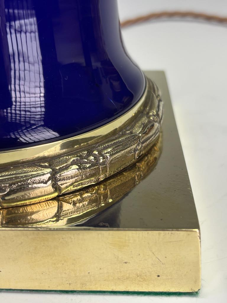 Colbot Keramiklampe aus dem 19. Jahrhundert (umgewandelt von einer Öllampe) - kobaltblau und vergoldet im Angebot 2