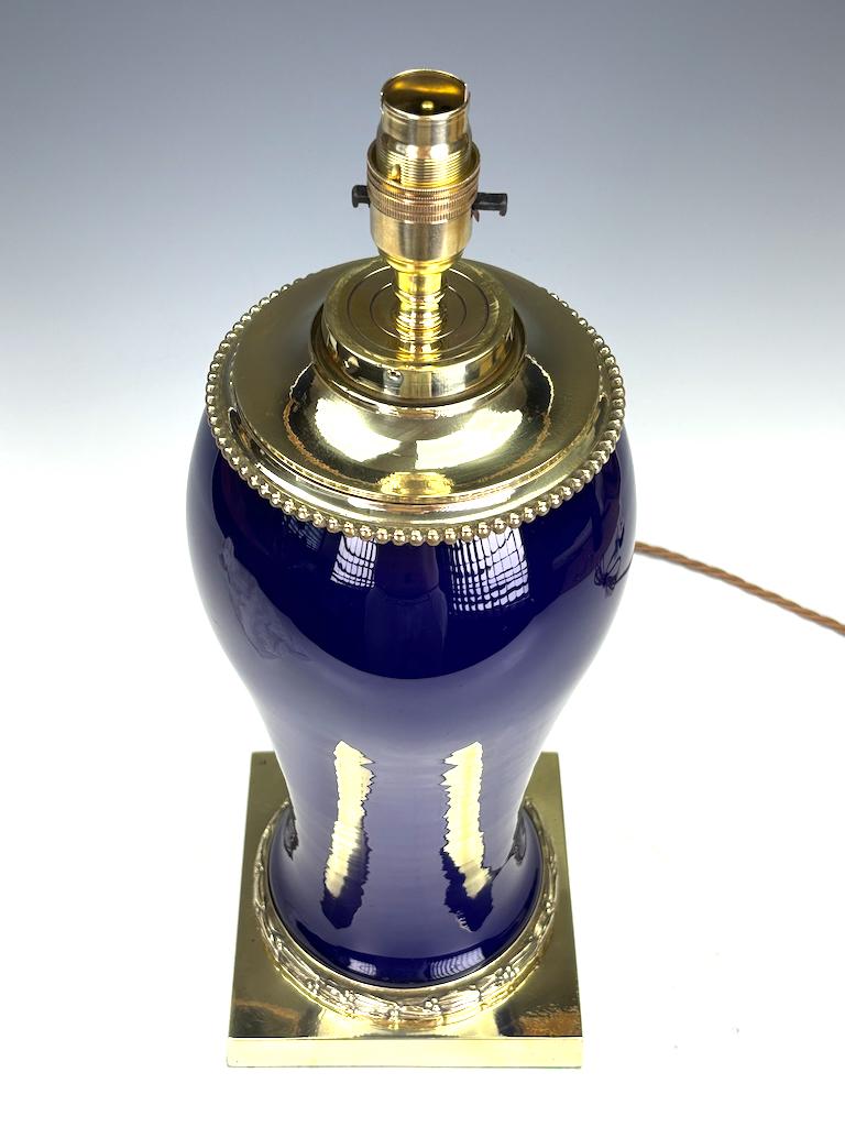 Colbot Keramiklampe aus dem 19. Jahrhundert (umgewandelt von einer Öllampe) - kobaltblau und vergoldet im Angebot 4