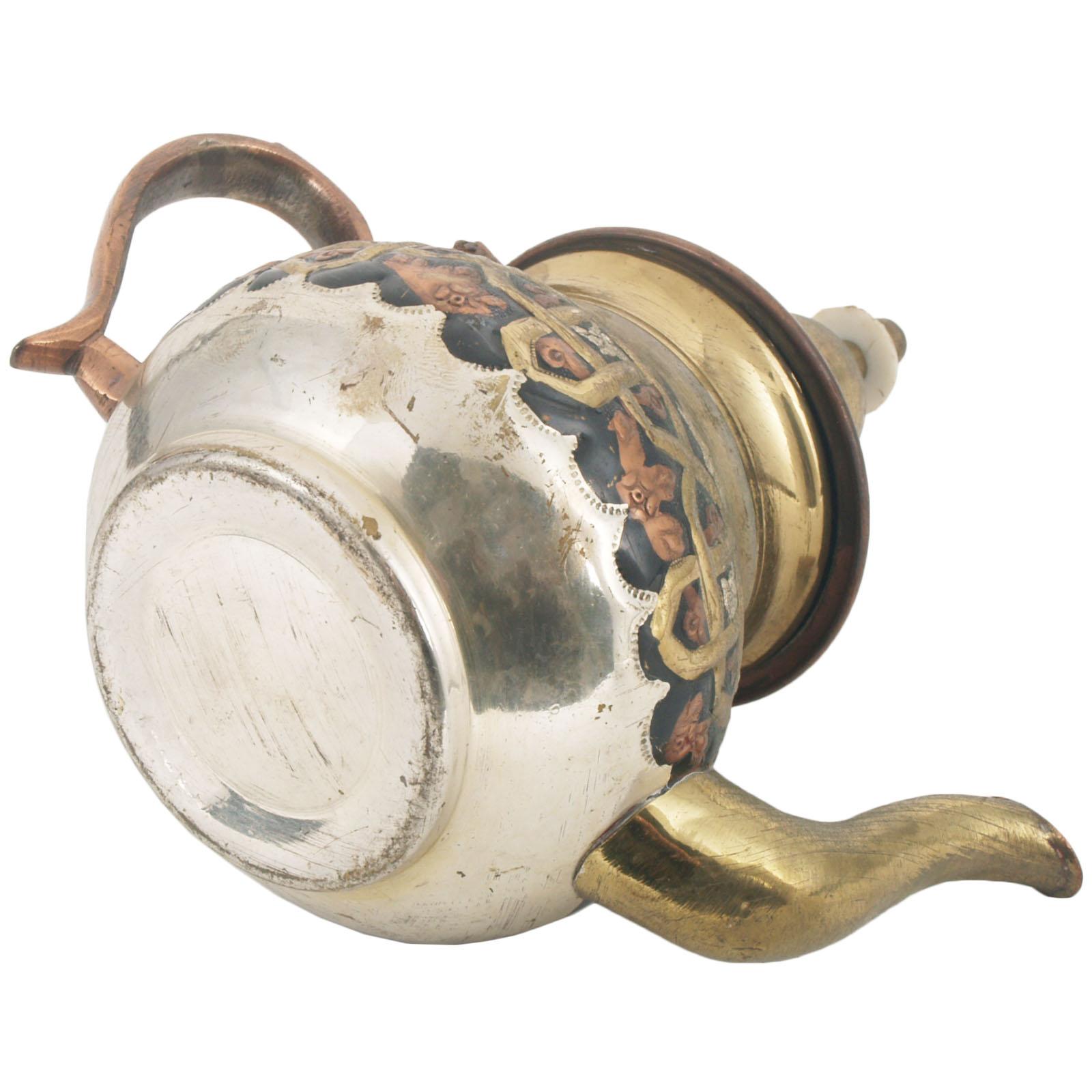 Antike arabische Teekannen aus dem 19. Jahrhundert Kollektion „Papillon“ Markt „Papillon“ dickes Messing im Angebot 4