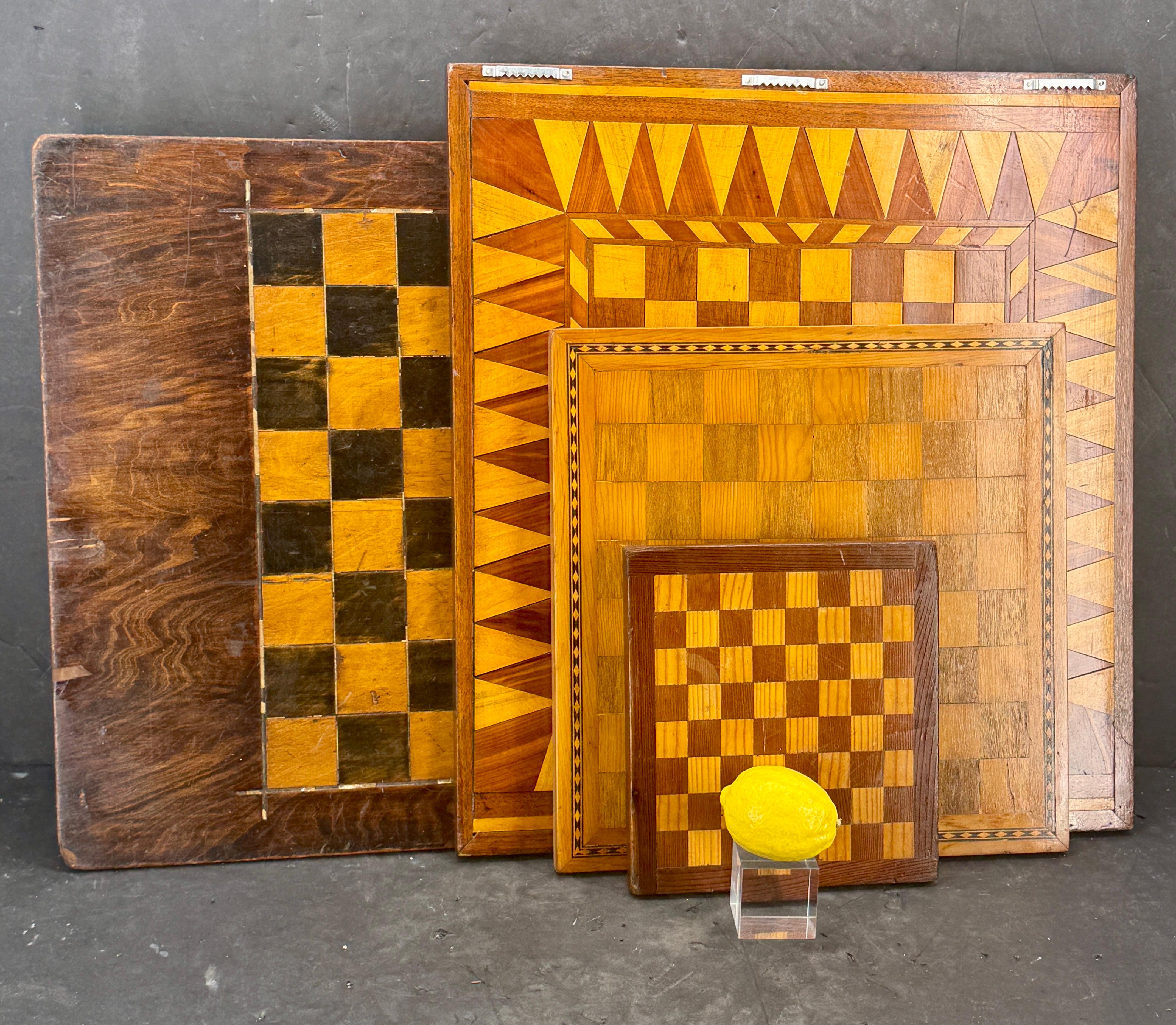 19. Jahrhundert Collection Checker Parcheesi Holz Spielbretter (Handgefertigt) im Angebot