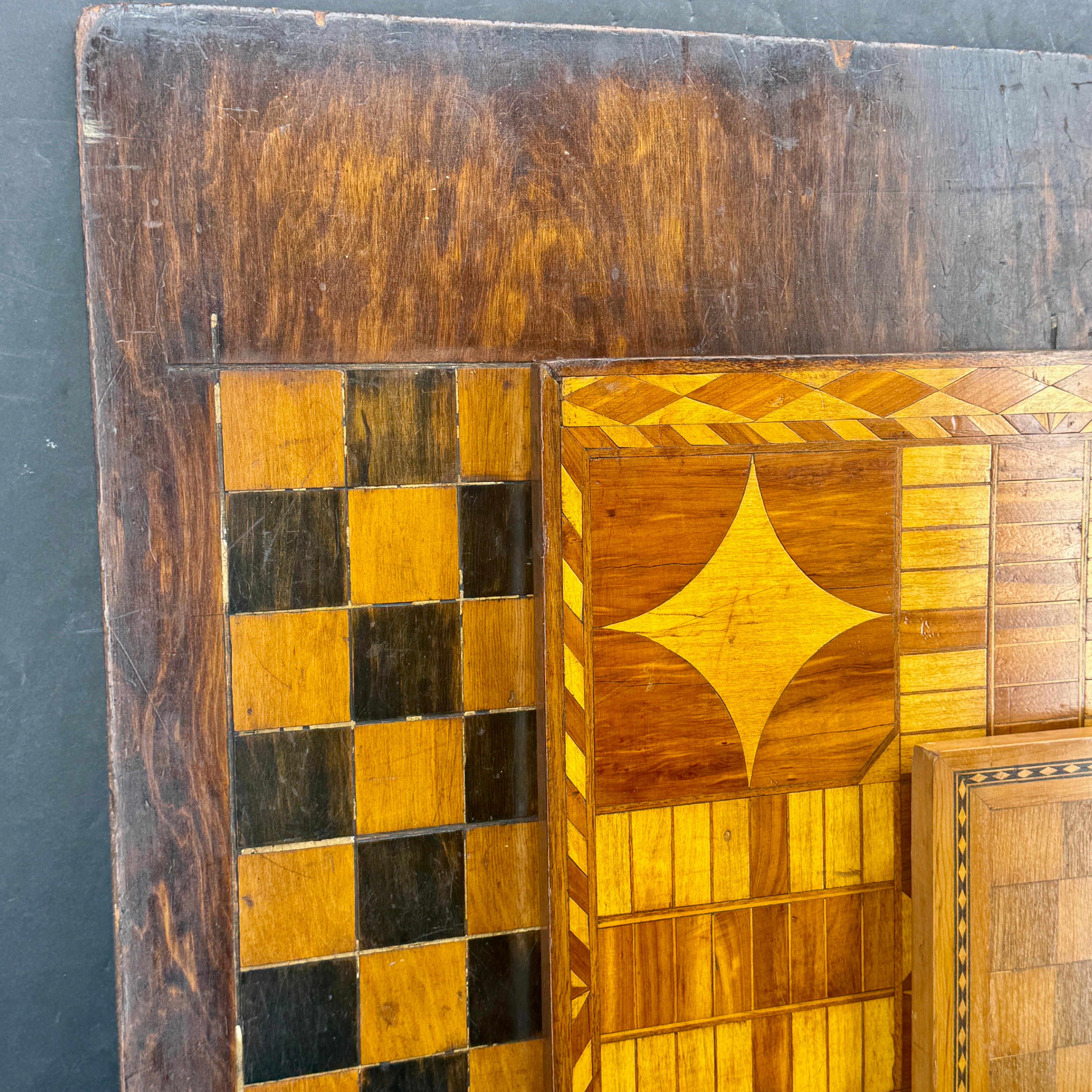 19. Jahrhundert Collection Checker Parcheesi Holz Spielbretter im Zustand „Gut“ im Angebot in Haddonfield, NJ