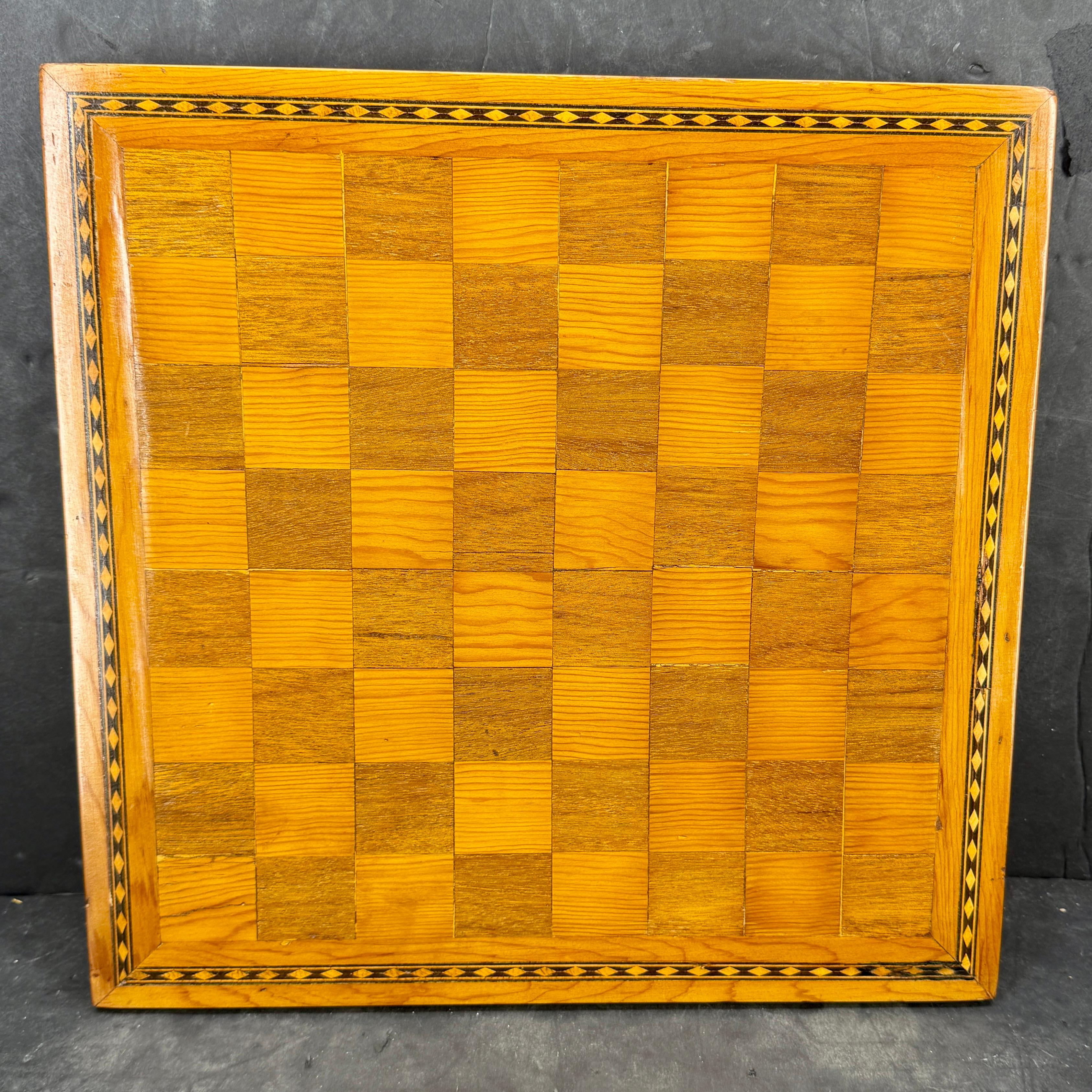 19. Jahrhundert Collection Checker Parcheesi Holz Spielbretter im Angebot 1