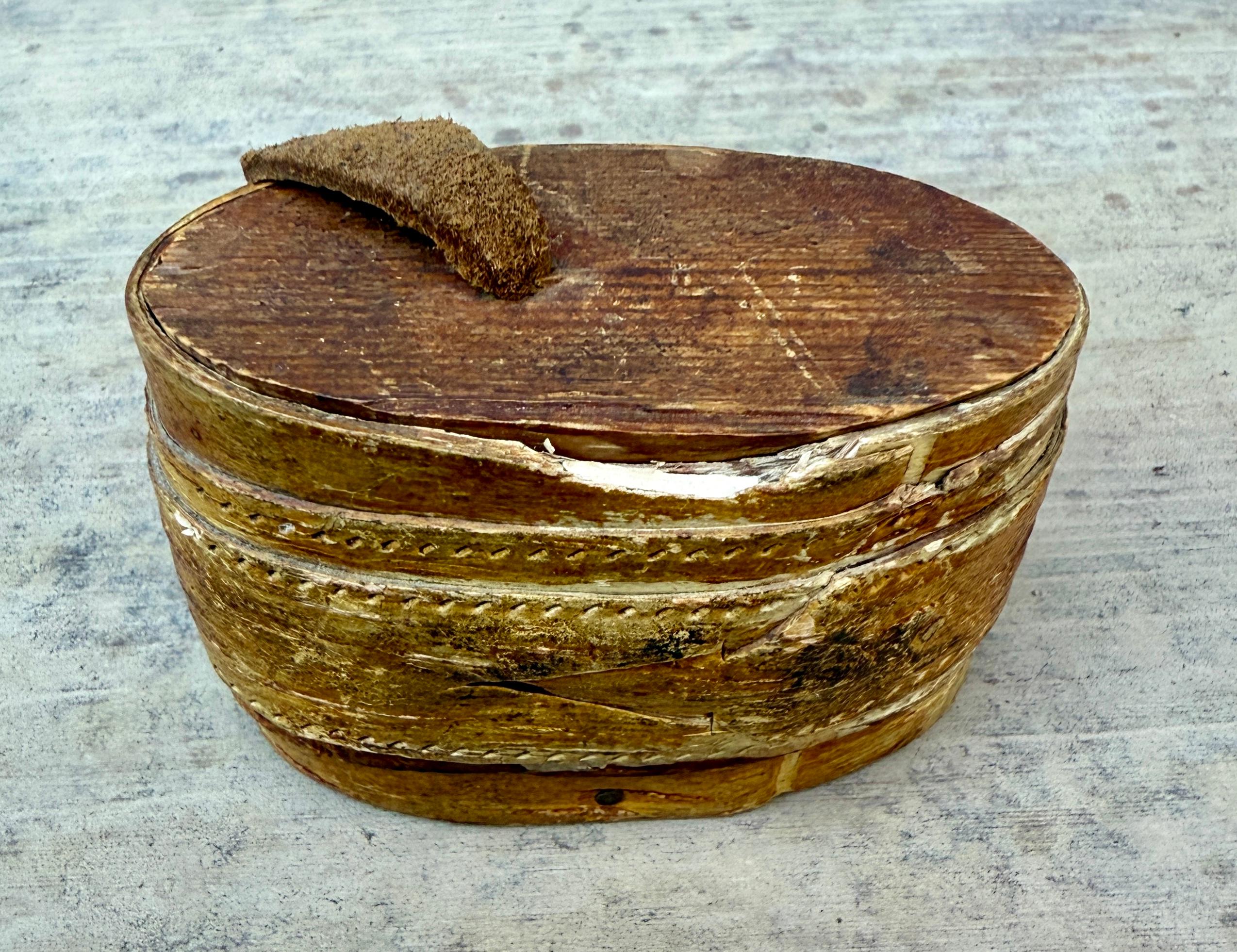 19th Century Collection of 9 Swedish Boxes in Birch Bark For Sale 6