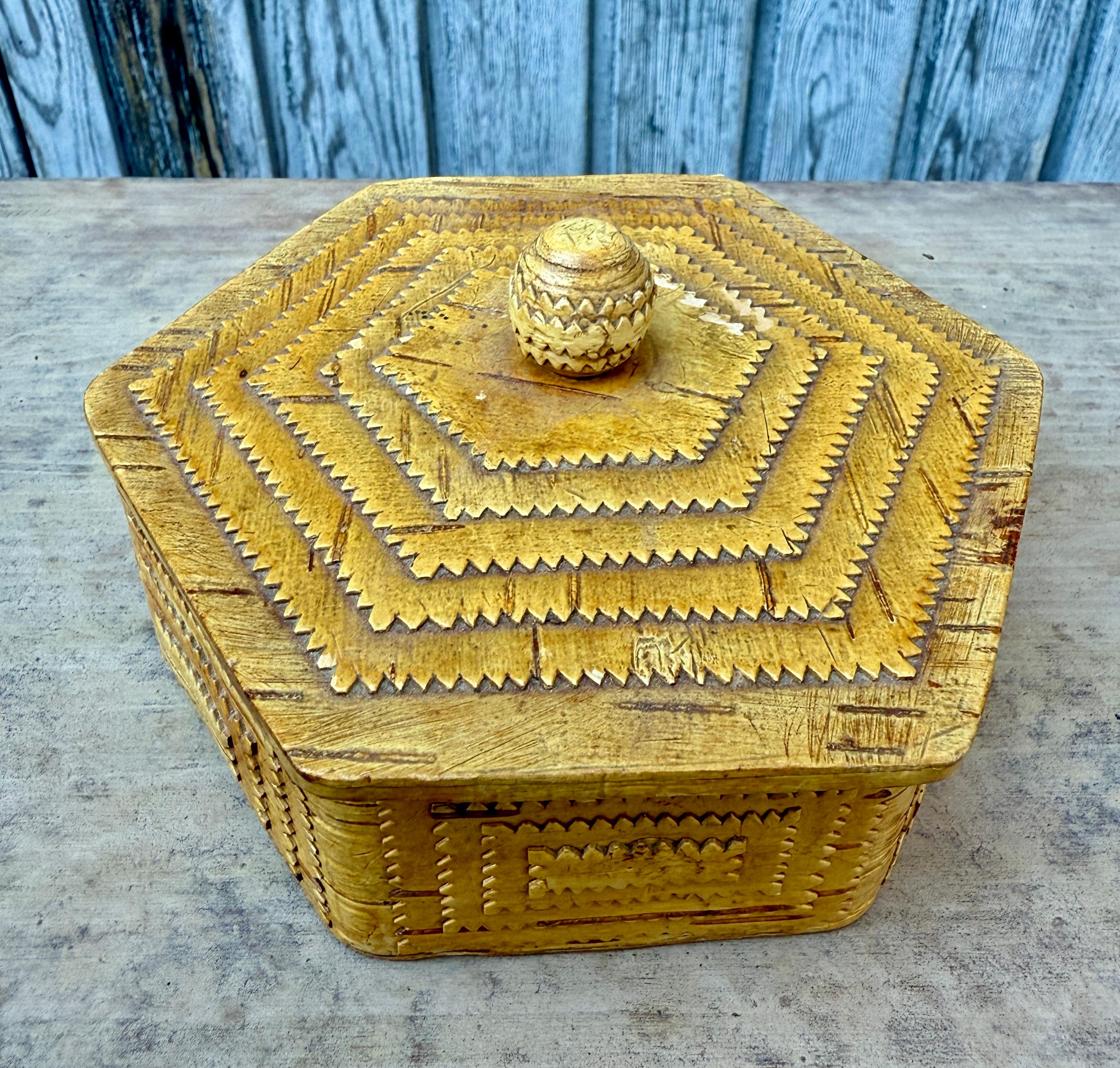 19th Century Collection of 9 Swedish Boxes in Birch Bark For Sale 7