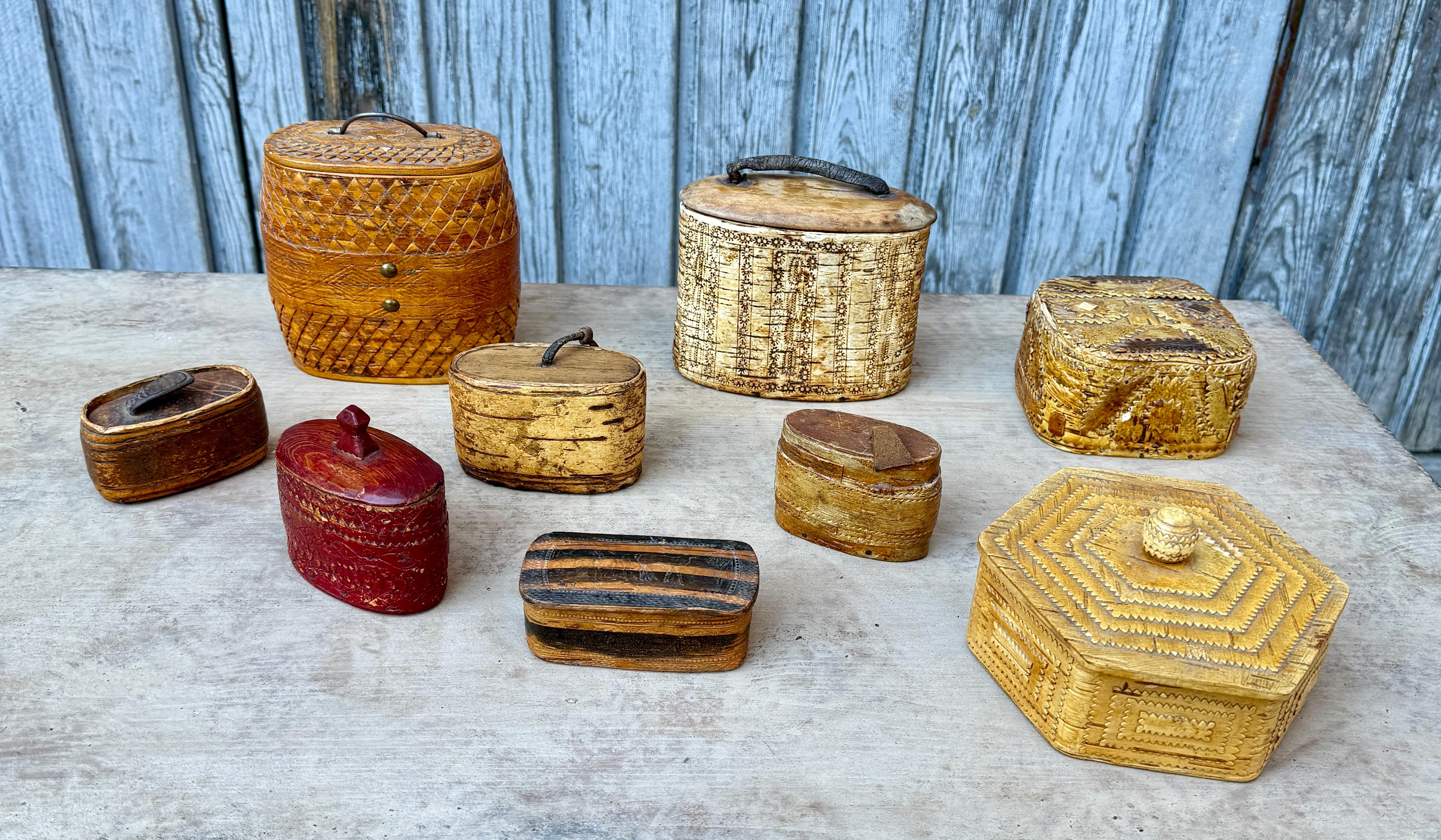 19th Century Collection of 9 Swedish Boxes in Birch Bark For Sale 9