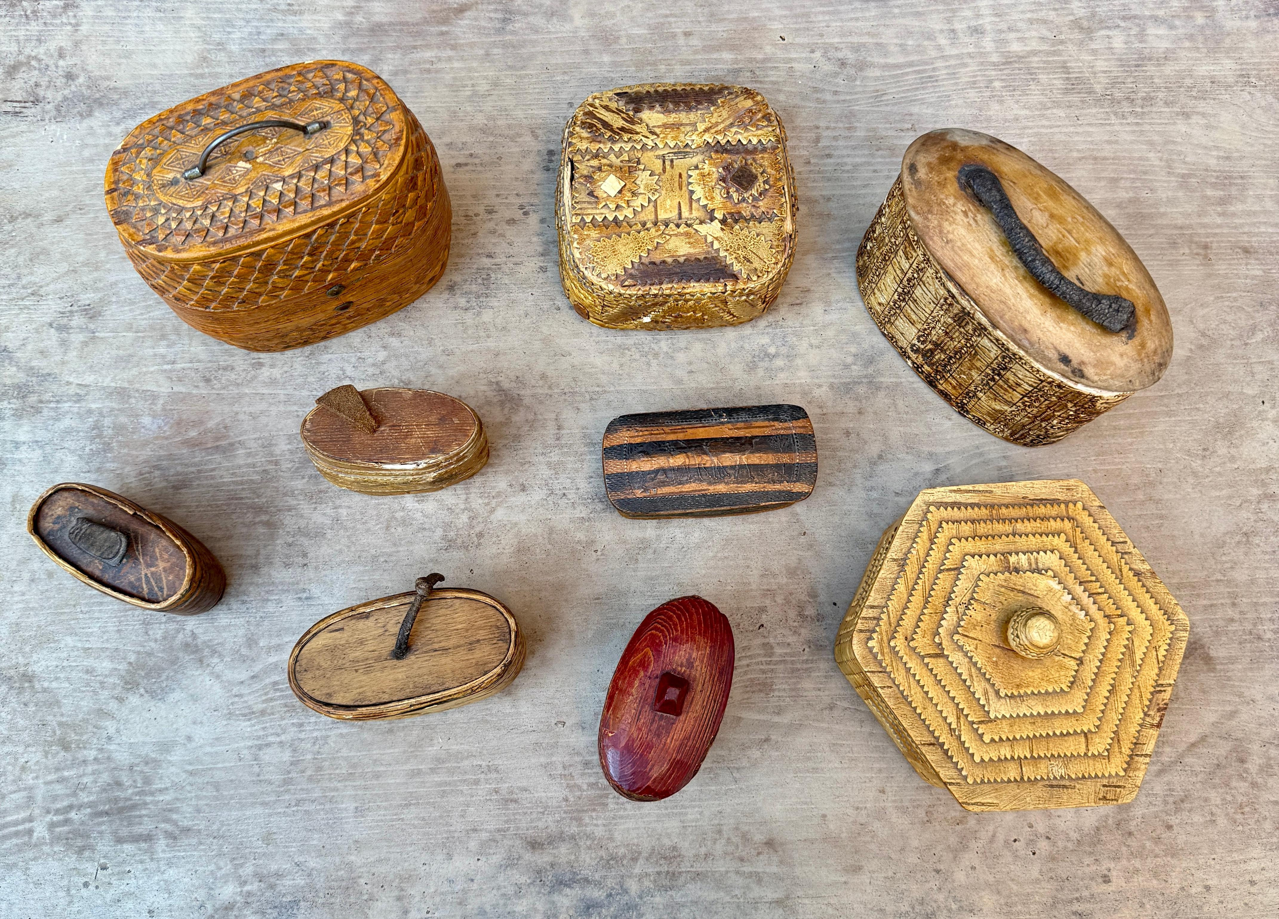 19th Century Collection of 9 Swedish Boxes in Birch Bark For Sale 10