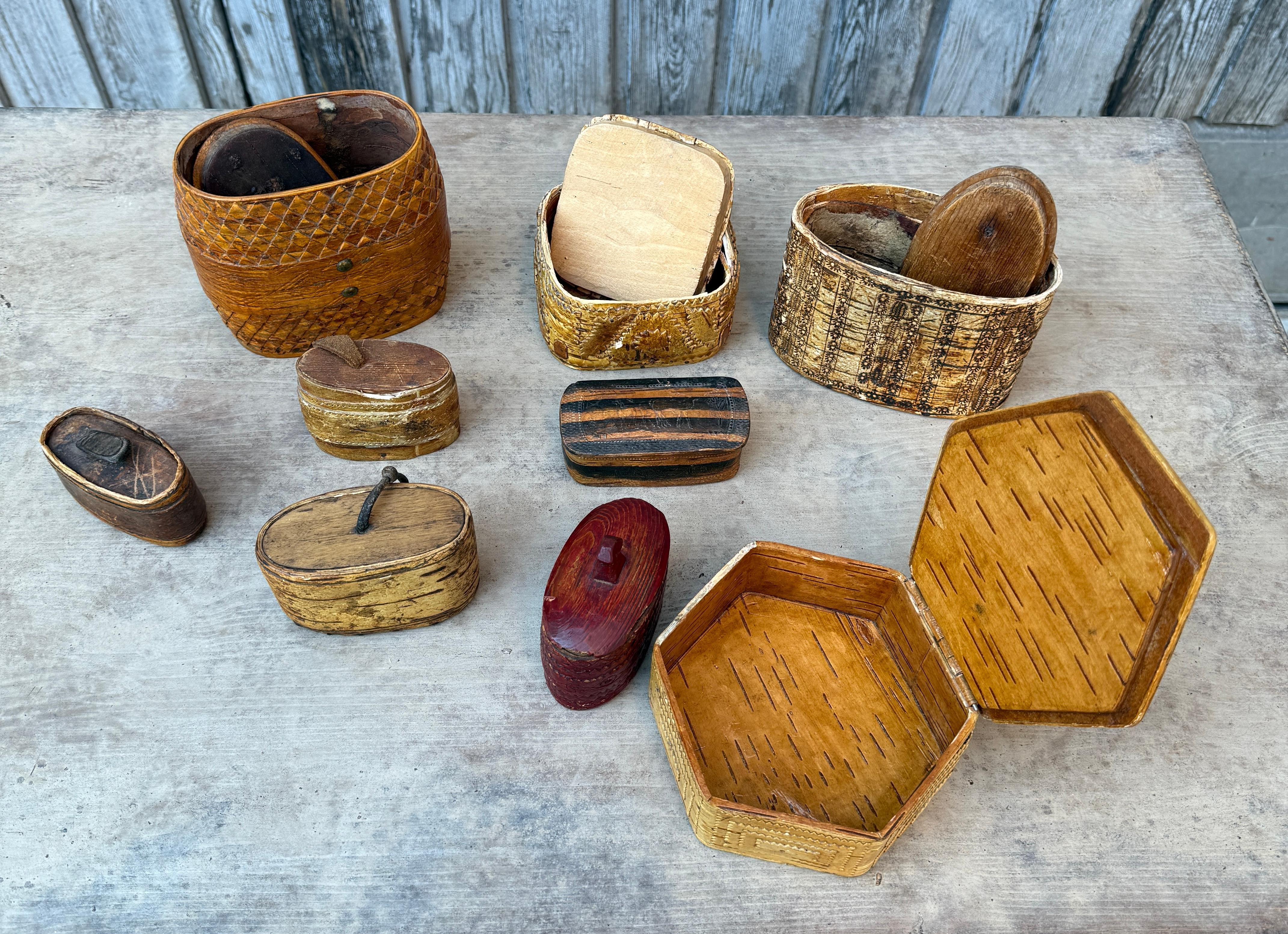 19th Century Collection of 9 Swedish Boxes in Birch Bark For Sale 11