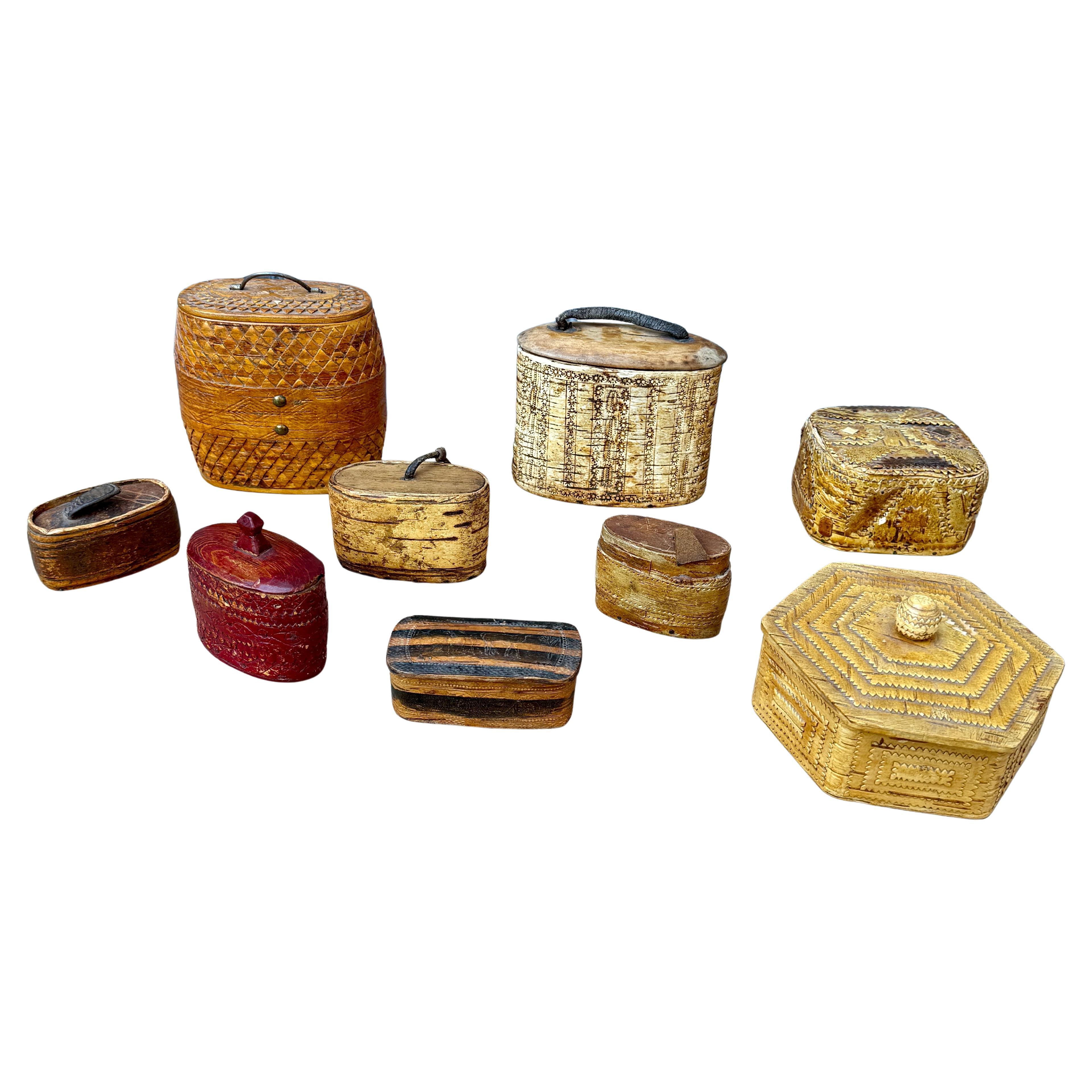 Hand-Crafted 19th Century Collection of 9 Swedish Boxes in Birch Bark For Sale