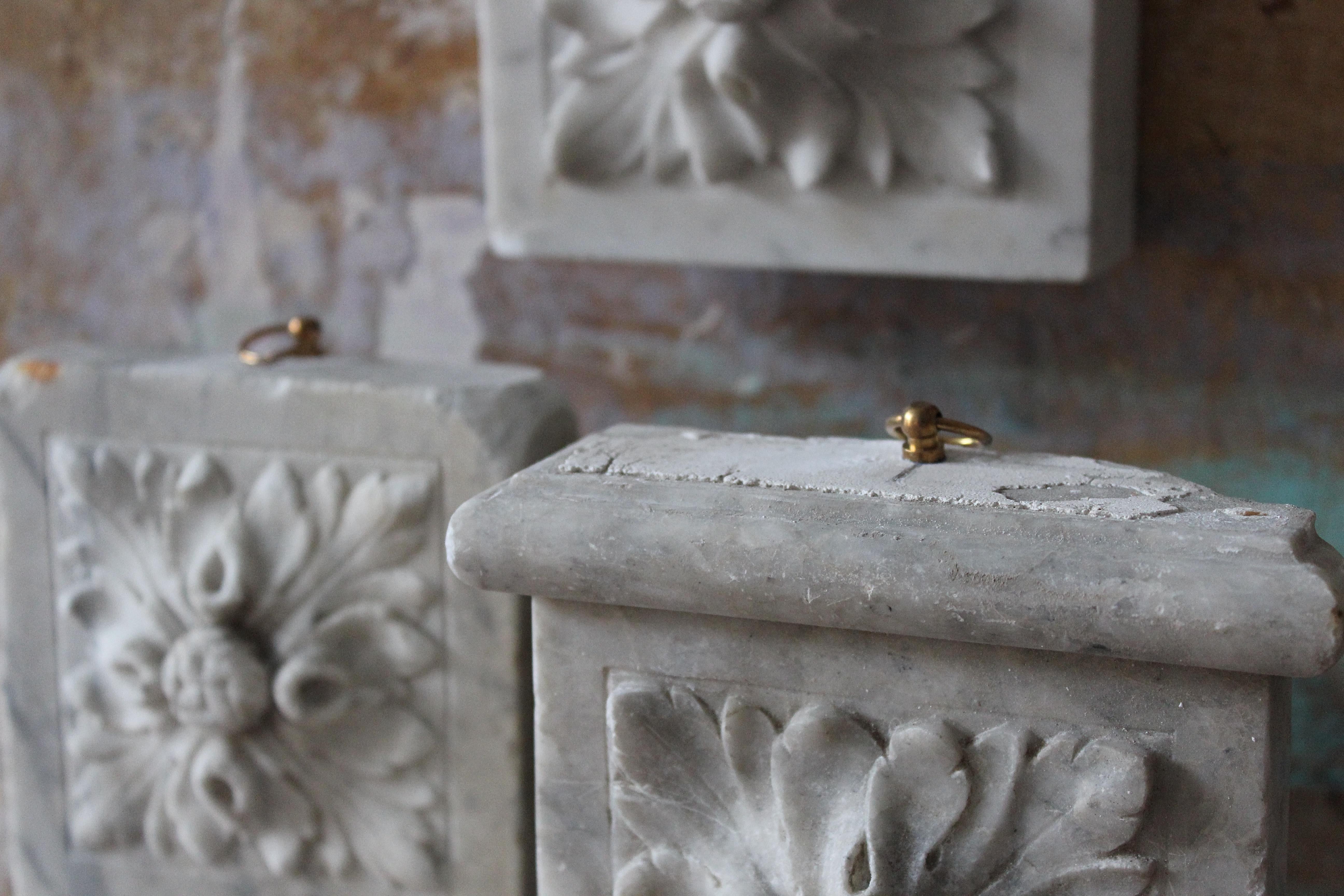 Collection d'éléments architecturaux en marbre sculpté du 19e siècle Maison de campagne en vente 4