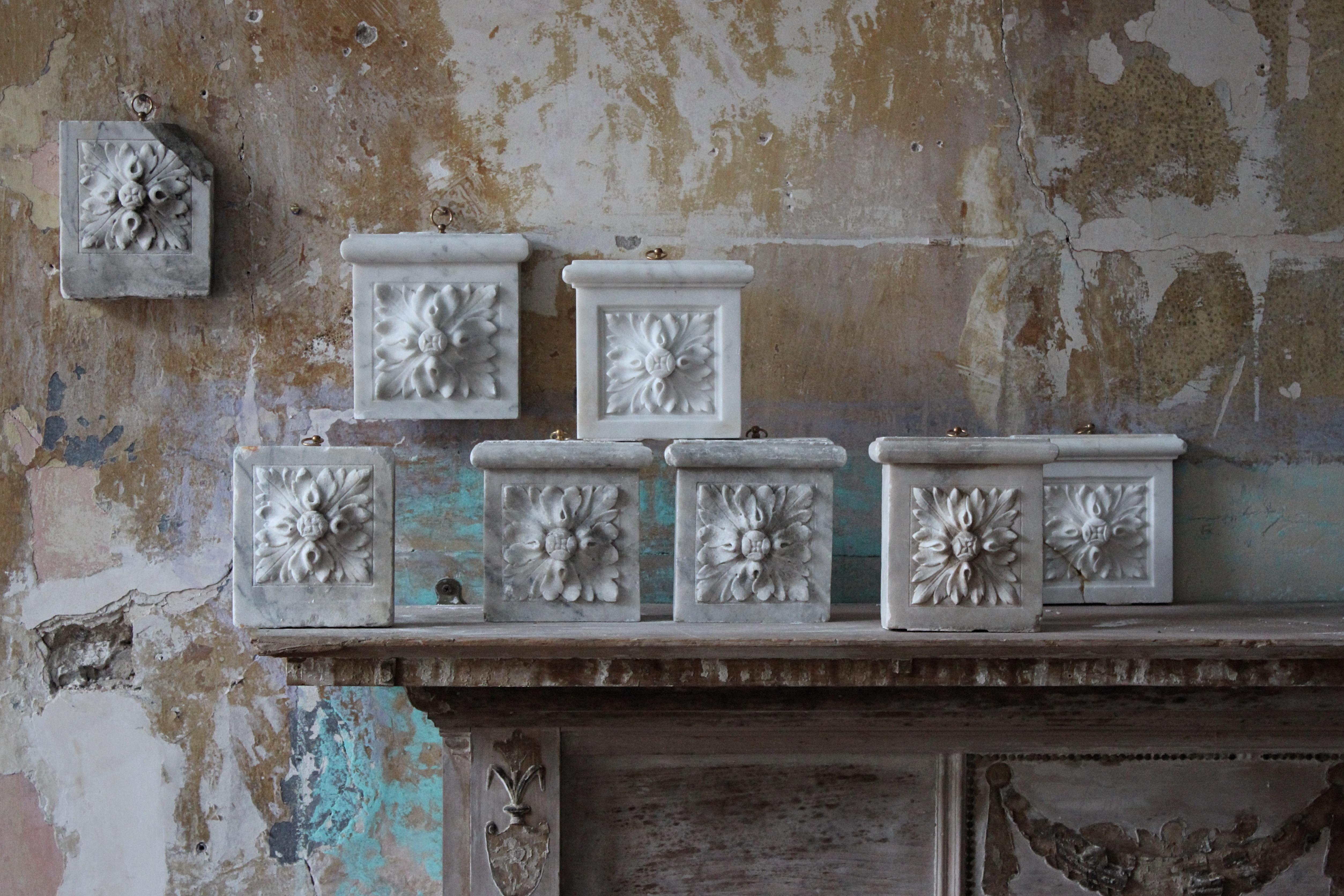 XIXe siècle Collection d'éléments architecturaux en marbre sculpté du 19e siècle Maison de campagne en vente