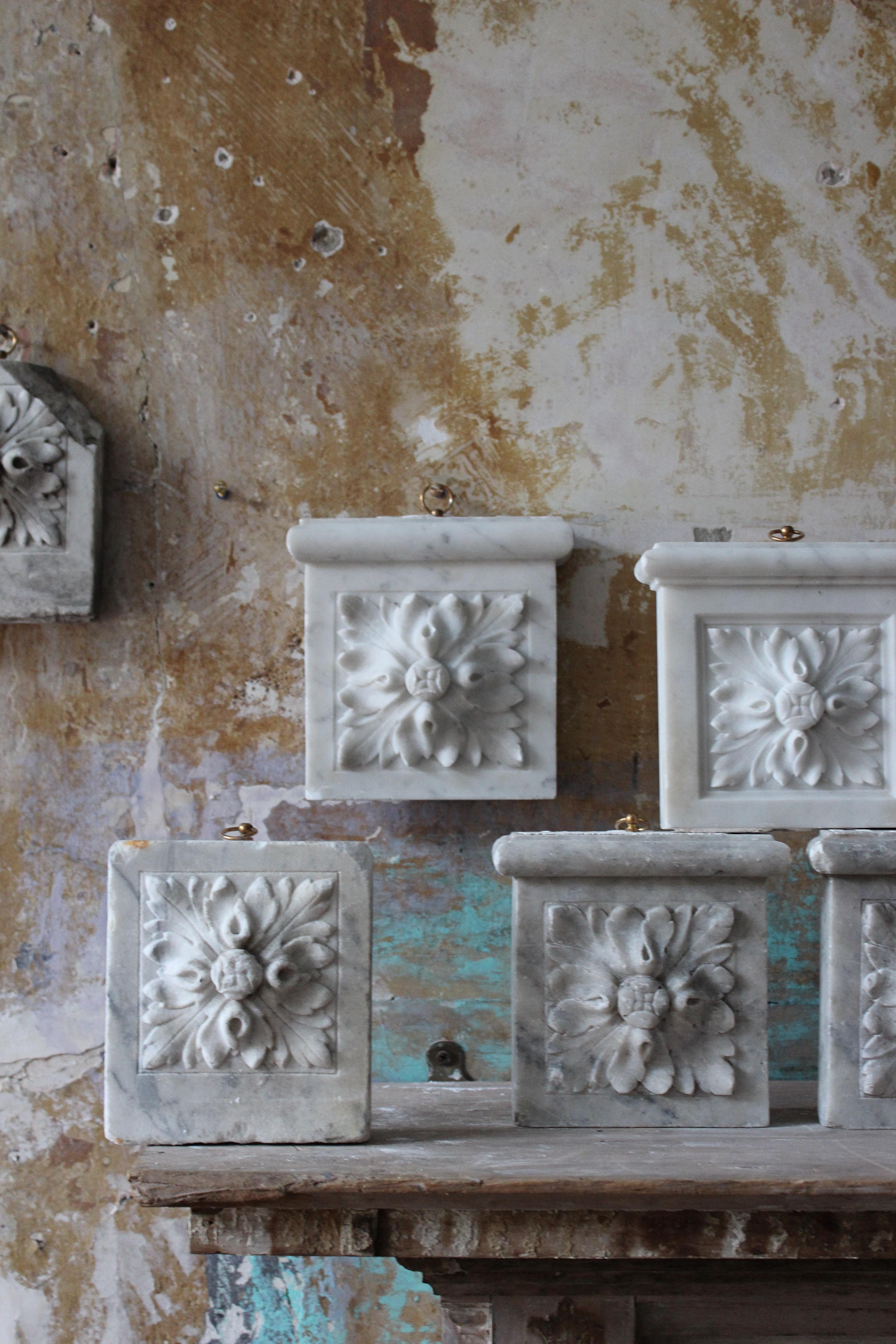 Marbre Collection d'éléments architecturaux en marbre sculpté du 19e siècle Maison de campagne en vente