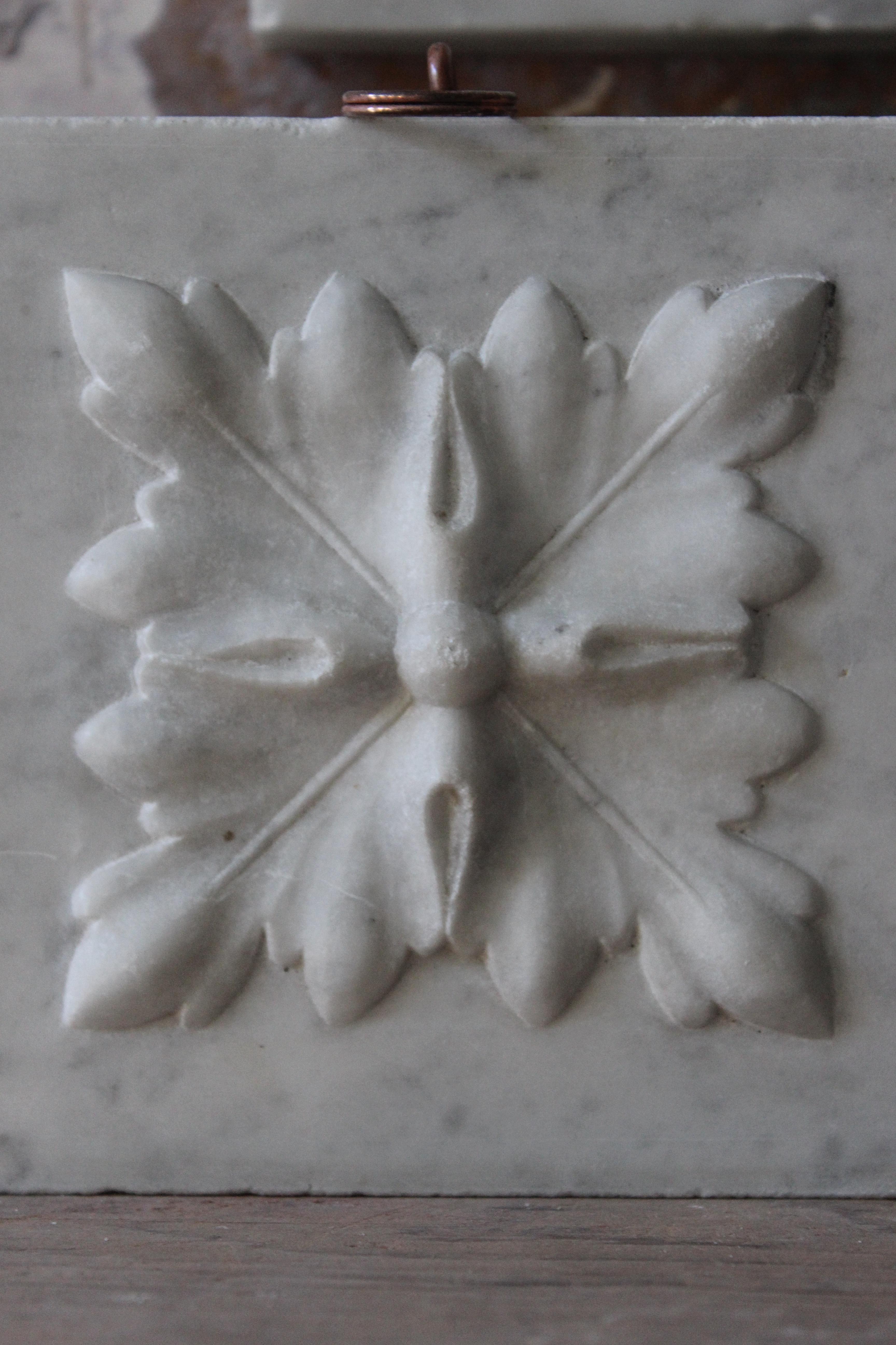XIXe siècle Collection d'éléments architecturaux en marbre sculpté du 19e siècle Tablettes  en vente