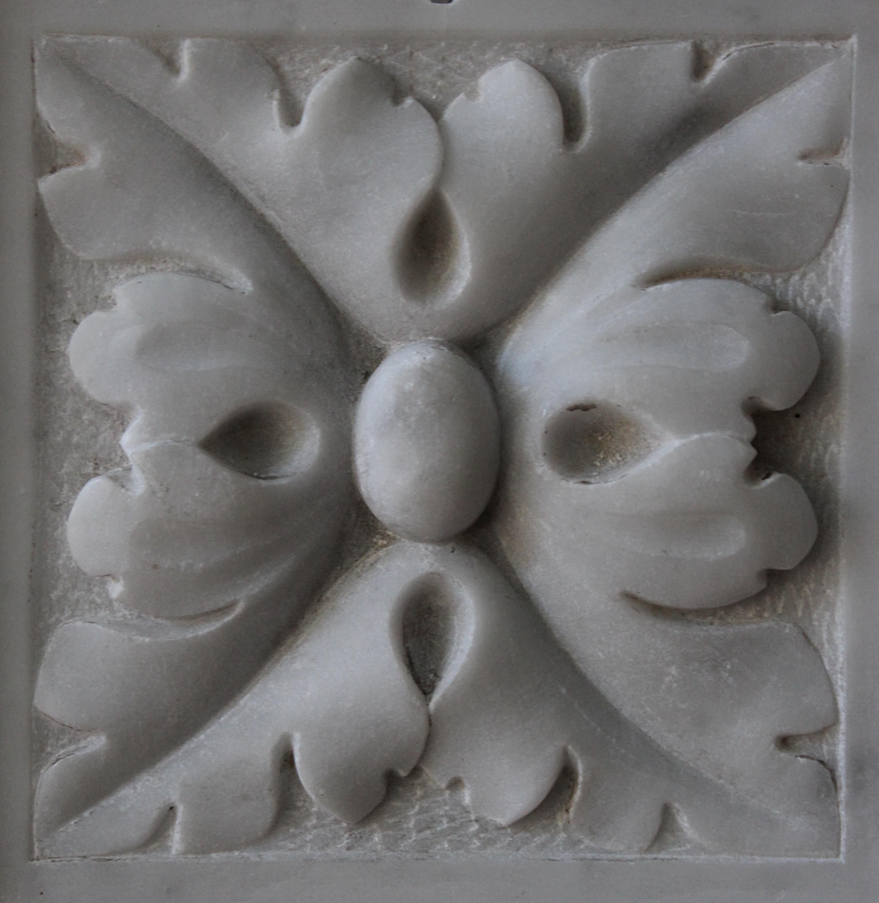 Marbre Collection d'éléments architecturaux en marbre sculpté du 19e siècle Tablettes  en vente