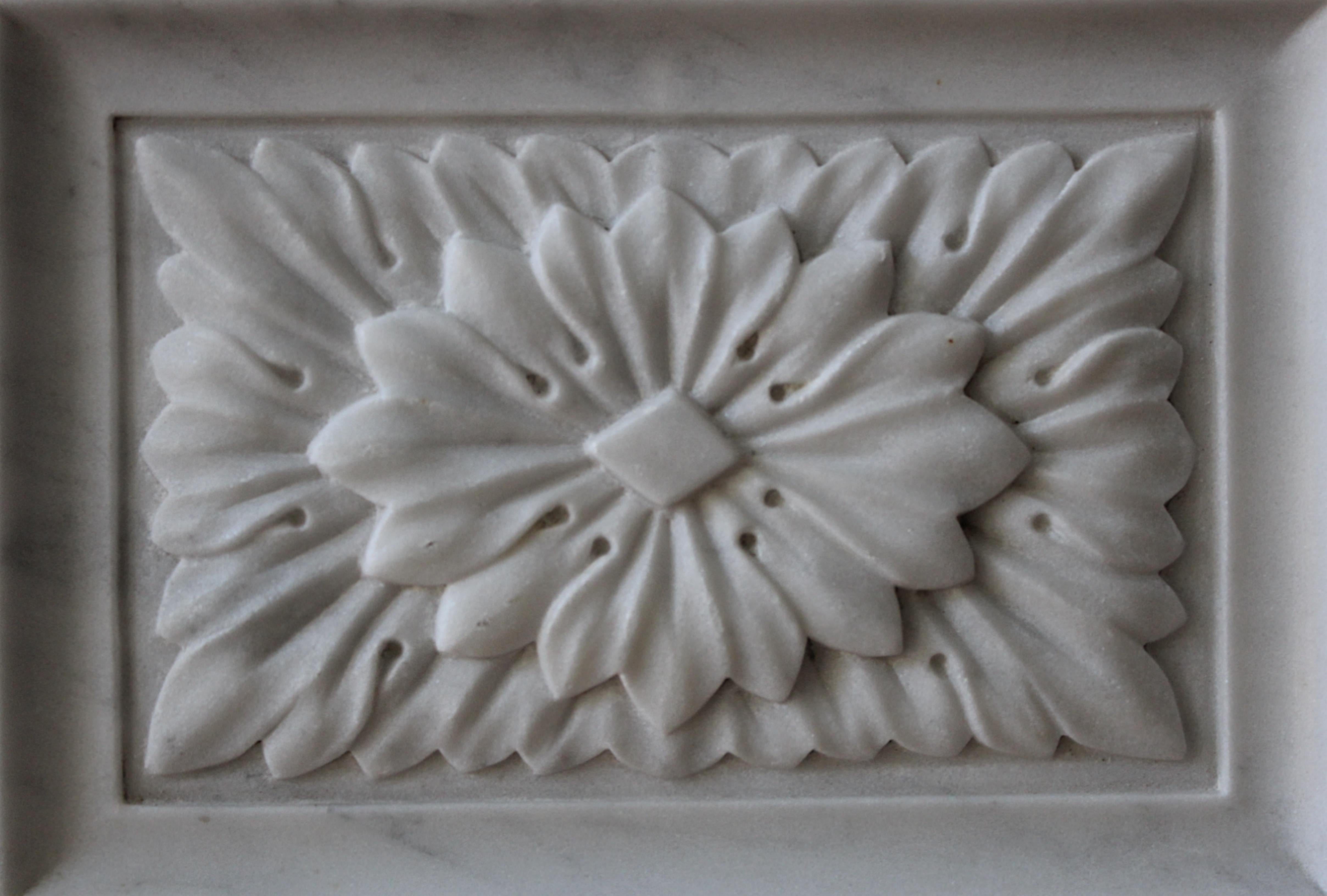 Collection d'éléments architecturaux en marbre sculpté du 19e siècle Tablettes  en vente 1