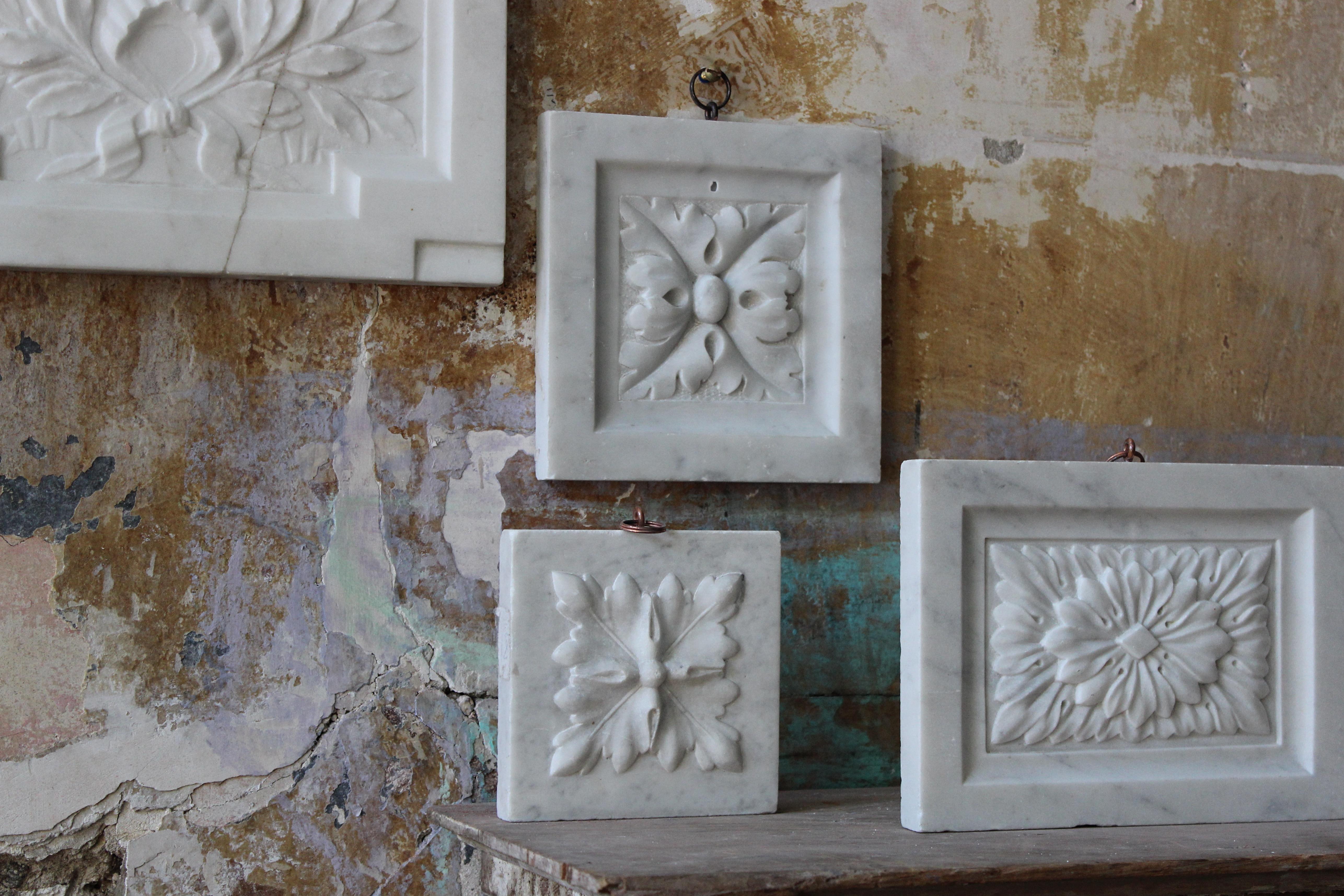 Collection d'éléments architecturaux en marbre sculpté du 19e siècle Tablettes  en vente 2