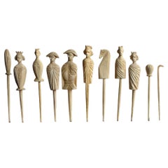 Collection de gobelets à déversement en os sculptés français du 19ème siècle