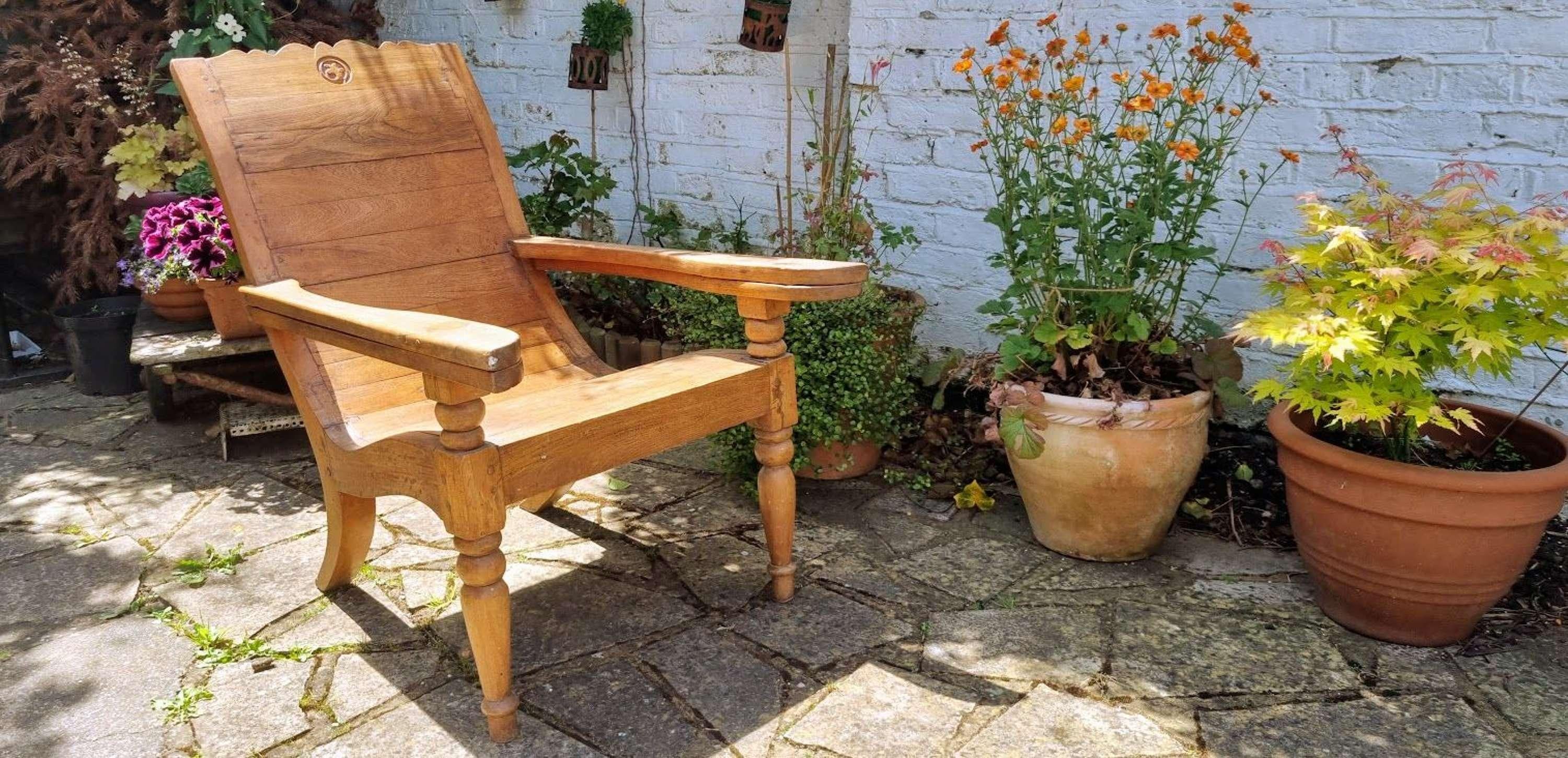 19th century colonial anglo Indian teak plantation chair In Good Condition For Sale In Walton-On-Thames, GB